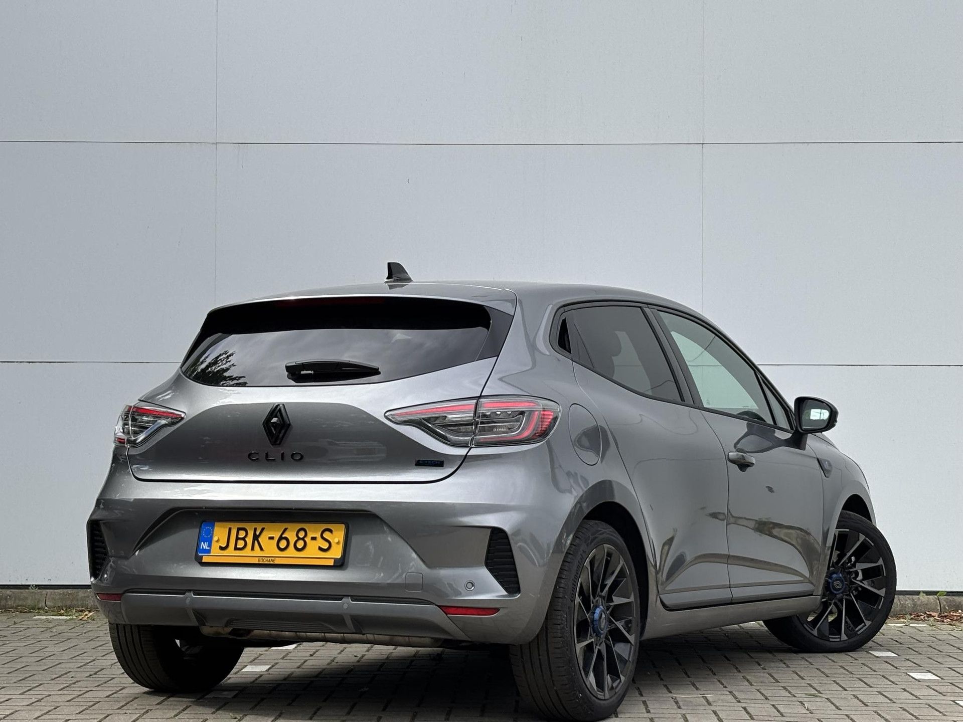 Renault Clio met kenteken JBK-68-S – achteraanzicht