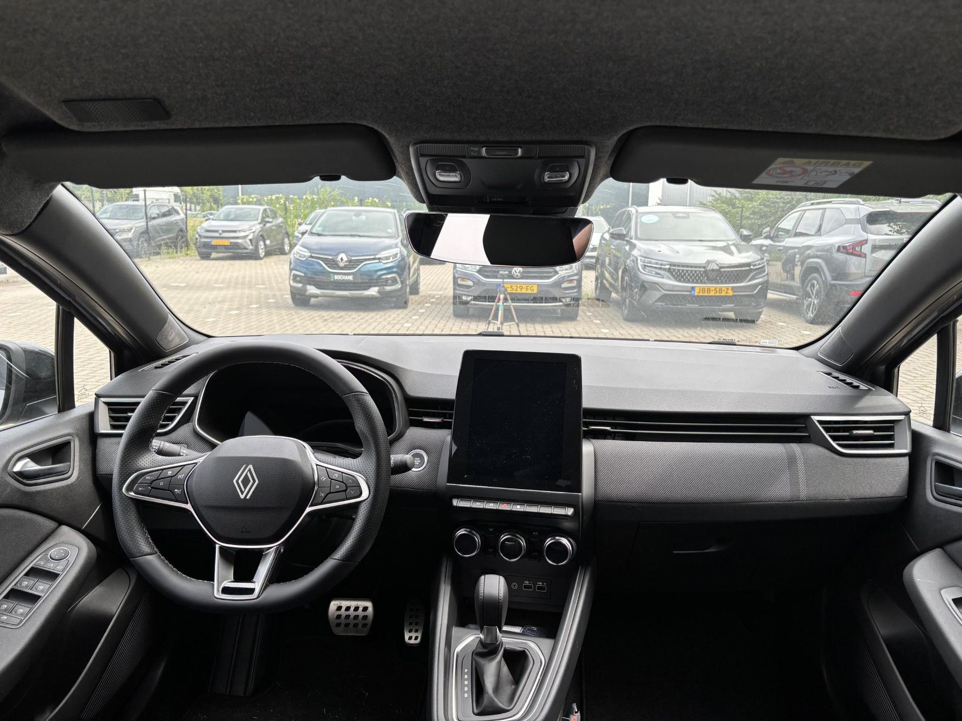Renault Clio met kenteken JBK-68-S – interieur