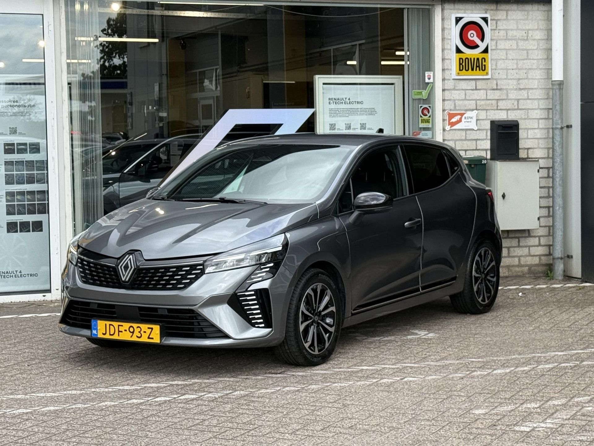 Renault Clio met kenteken JDF-93-Z – detailfoto