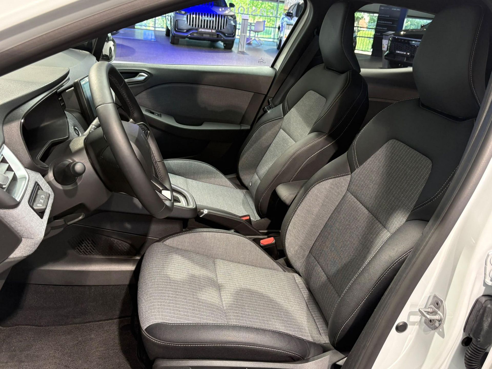 Renault Clio met kenteken JDG-05-B – detailfoto