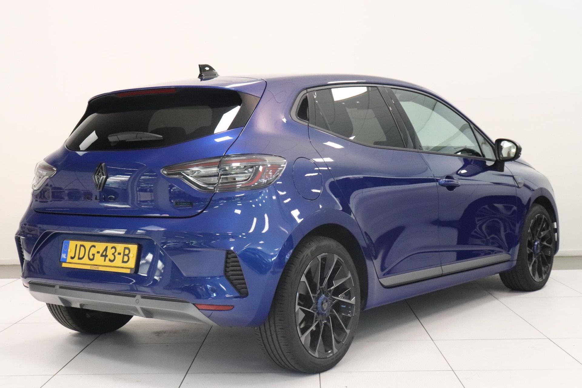 Renault Clio met kenteken JDG-43-B – achteraanzicht