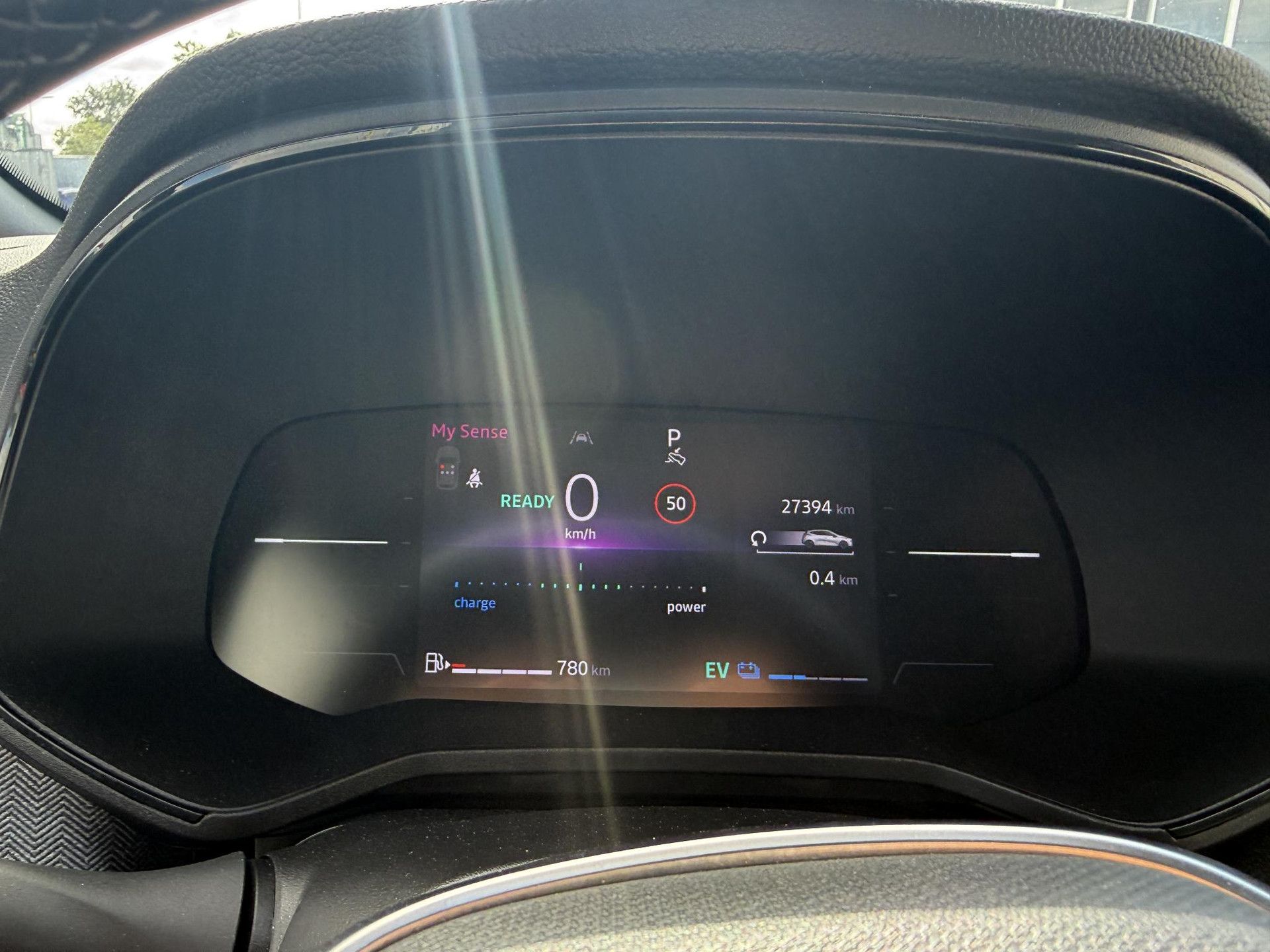 Renault Clio met kenteken JFJ-86-P – interieur