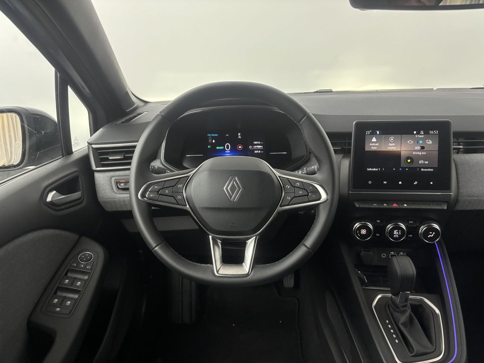 Renault Clio met kenteken JFJ-88-P – interieur
