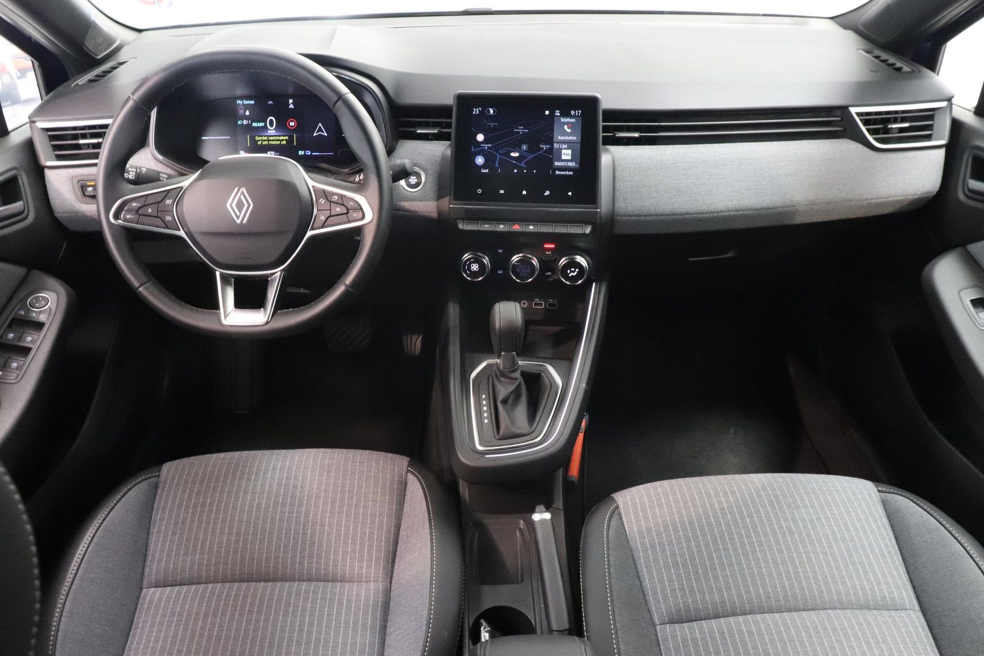 Renault Clio met kenteken JGG-76-J – interieur