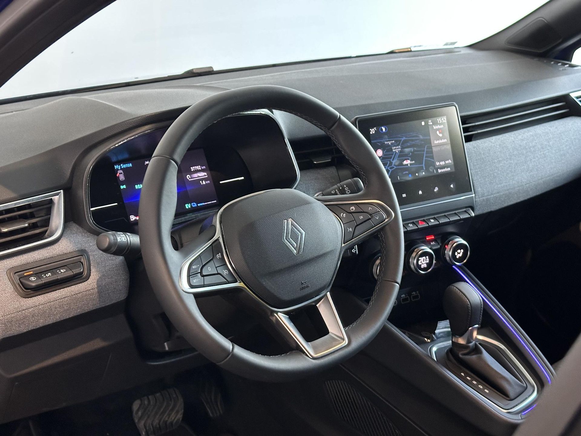 Renault Clio met kenteken JGG-79-J – interieur