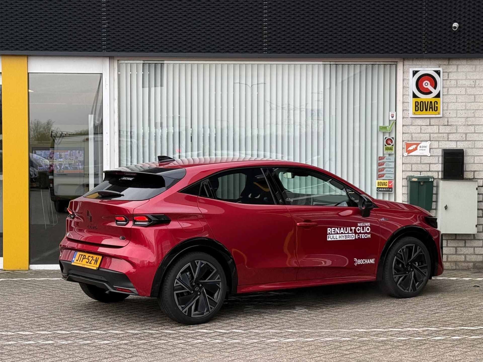 Renault Clio met kenteken JTP-52-N – achteraanzicht