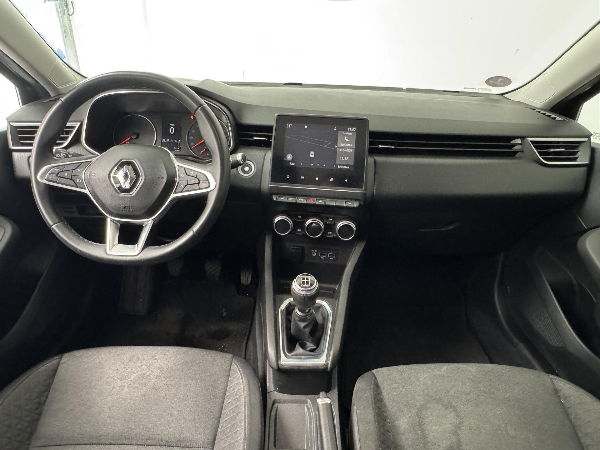 Renault Clio met kenteken K-036-FX – interieur