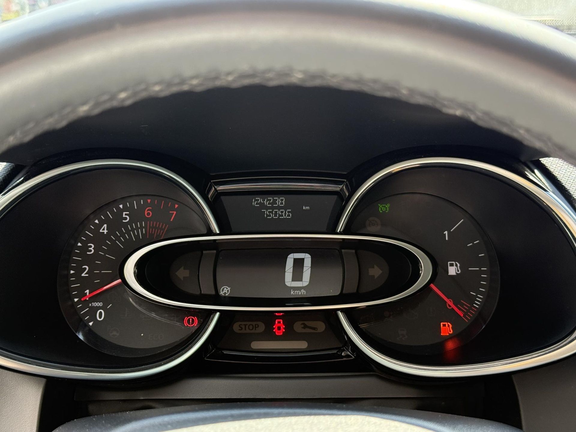 Renault Clio met kenteken K-512-JL – interieur