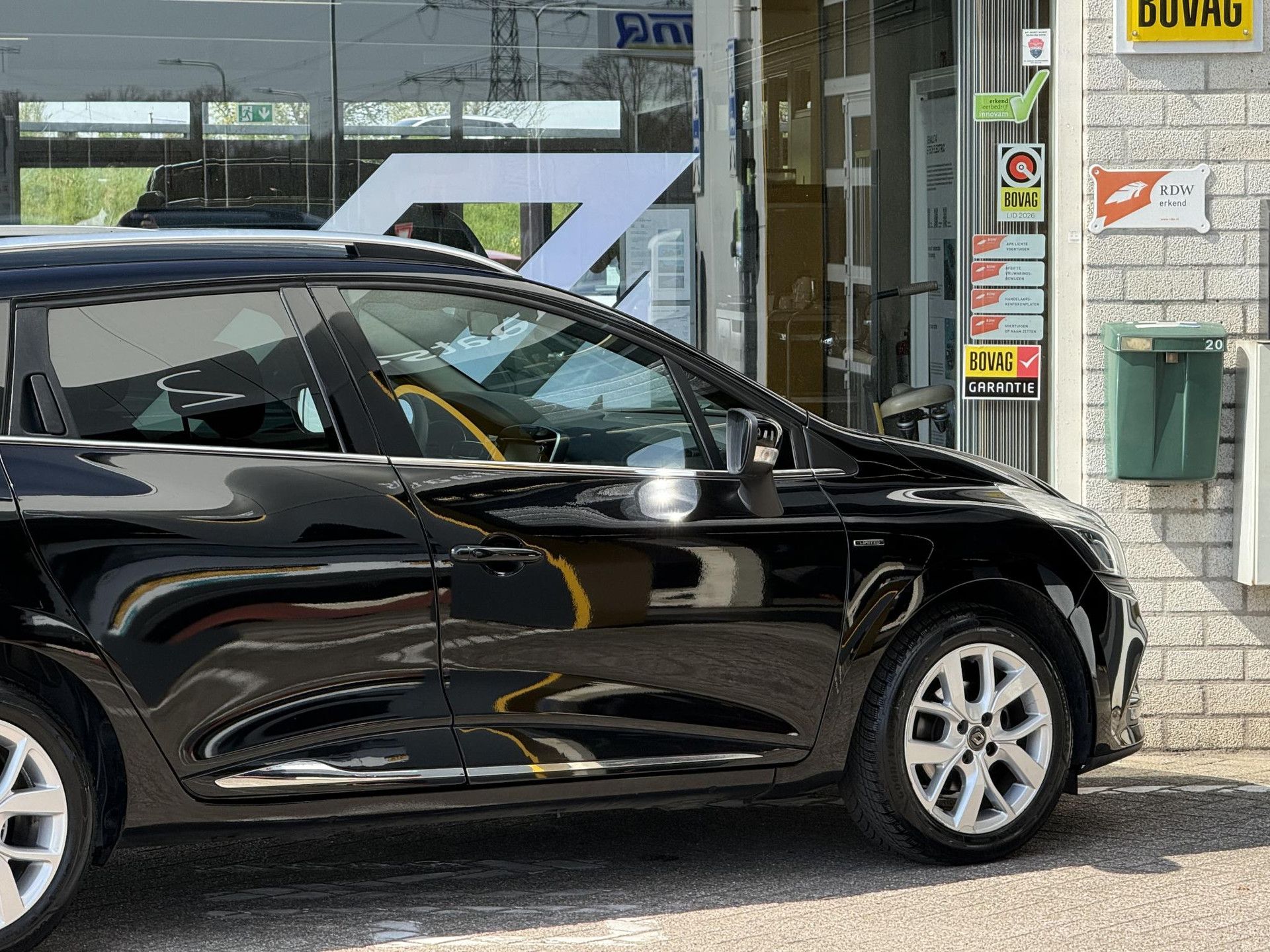 Renault Clio met kenteken K-512-JL – detailfoto