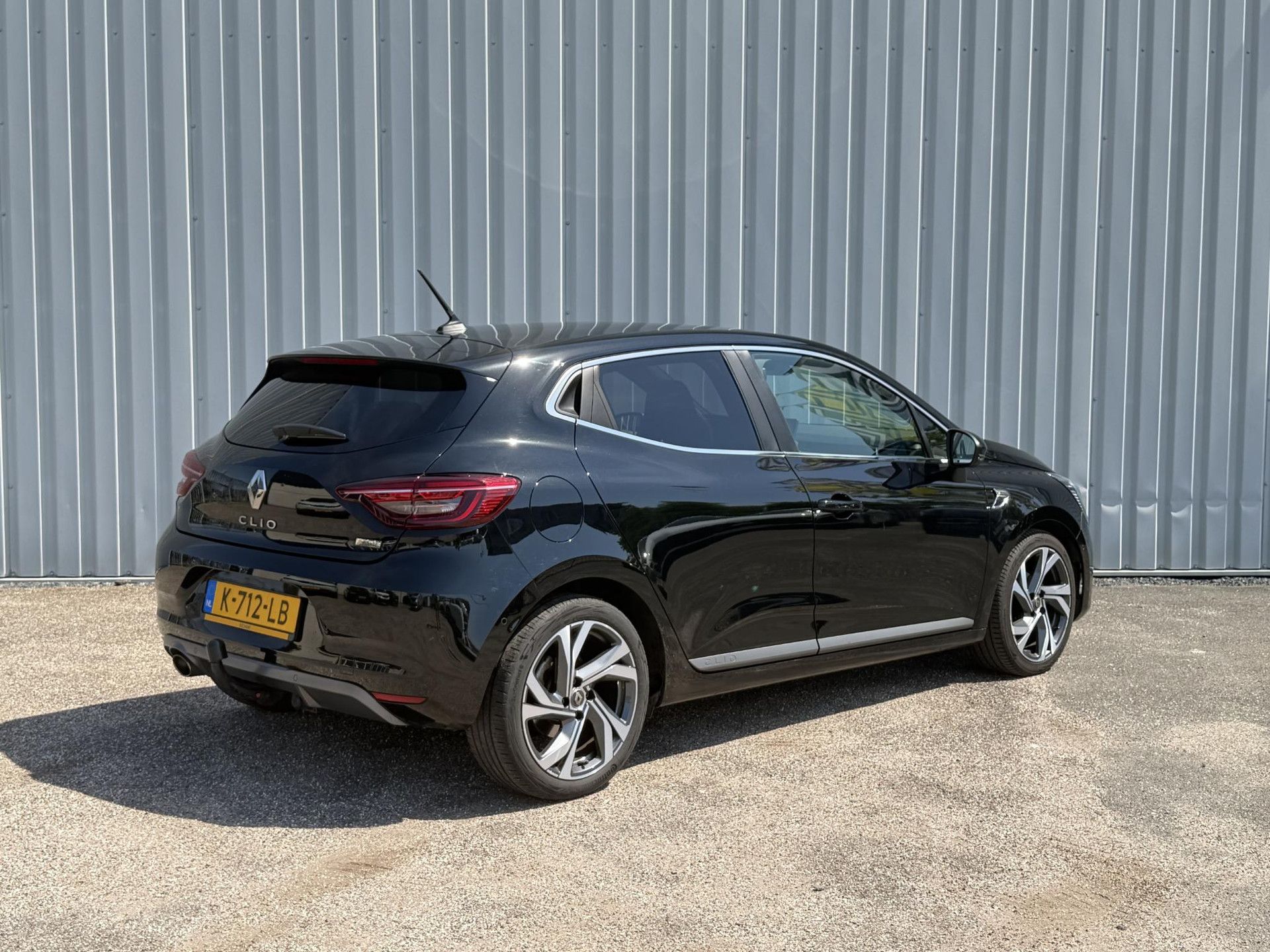 Renault Clio met kenteken K-712-LB – achteraanzicht