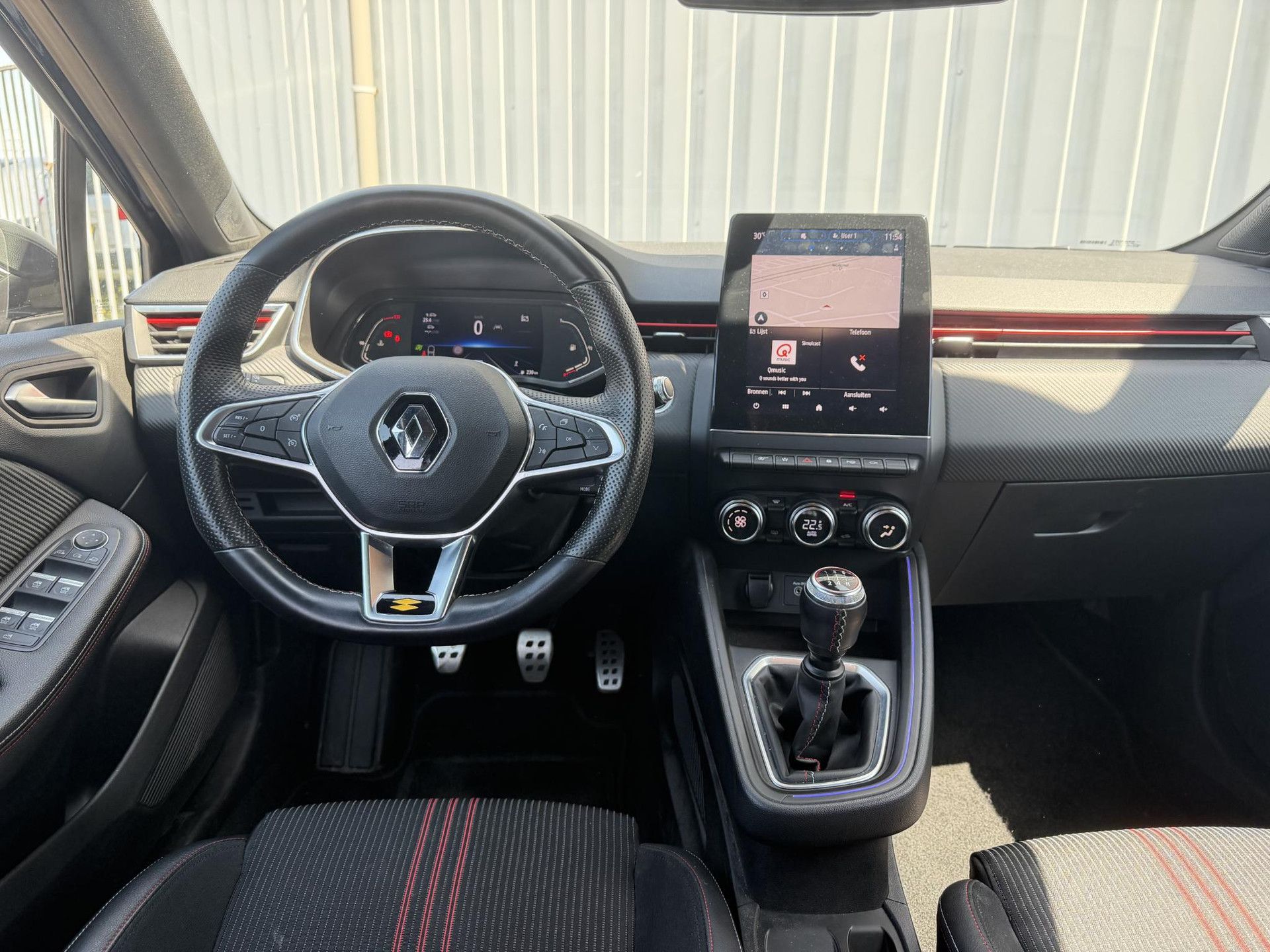 Renault Clio met kenteken K-712-LB – interieur
