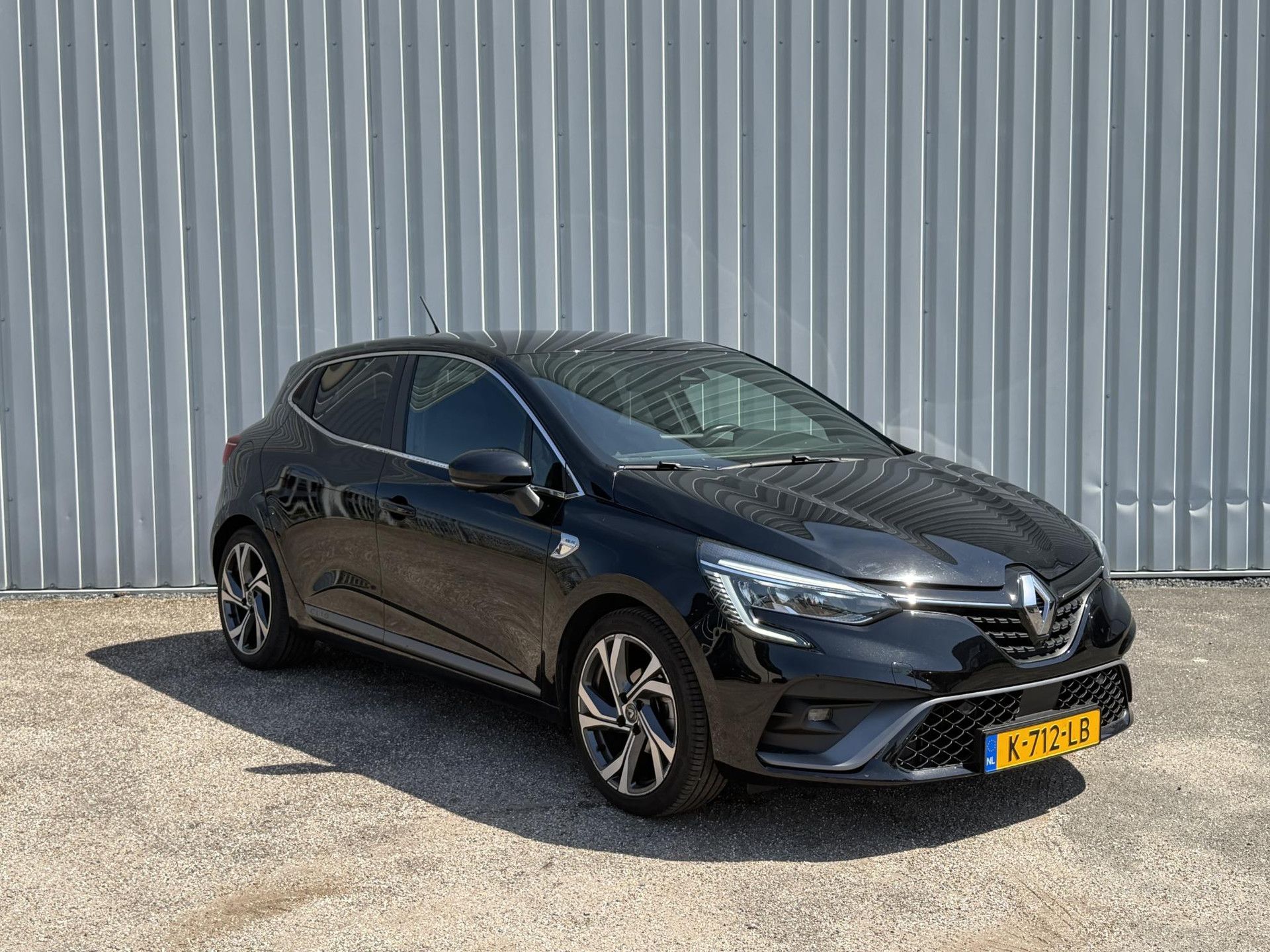 Renault Clio met kenteken K-712-LB – detailfoto