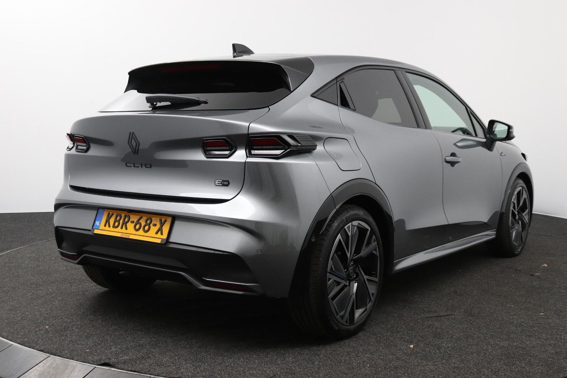 Renault Clio met kenteken KBR-68-X – achteraanzicht
