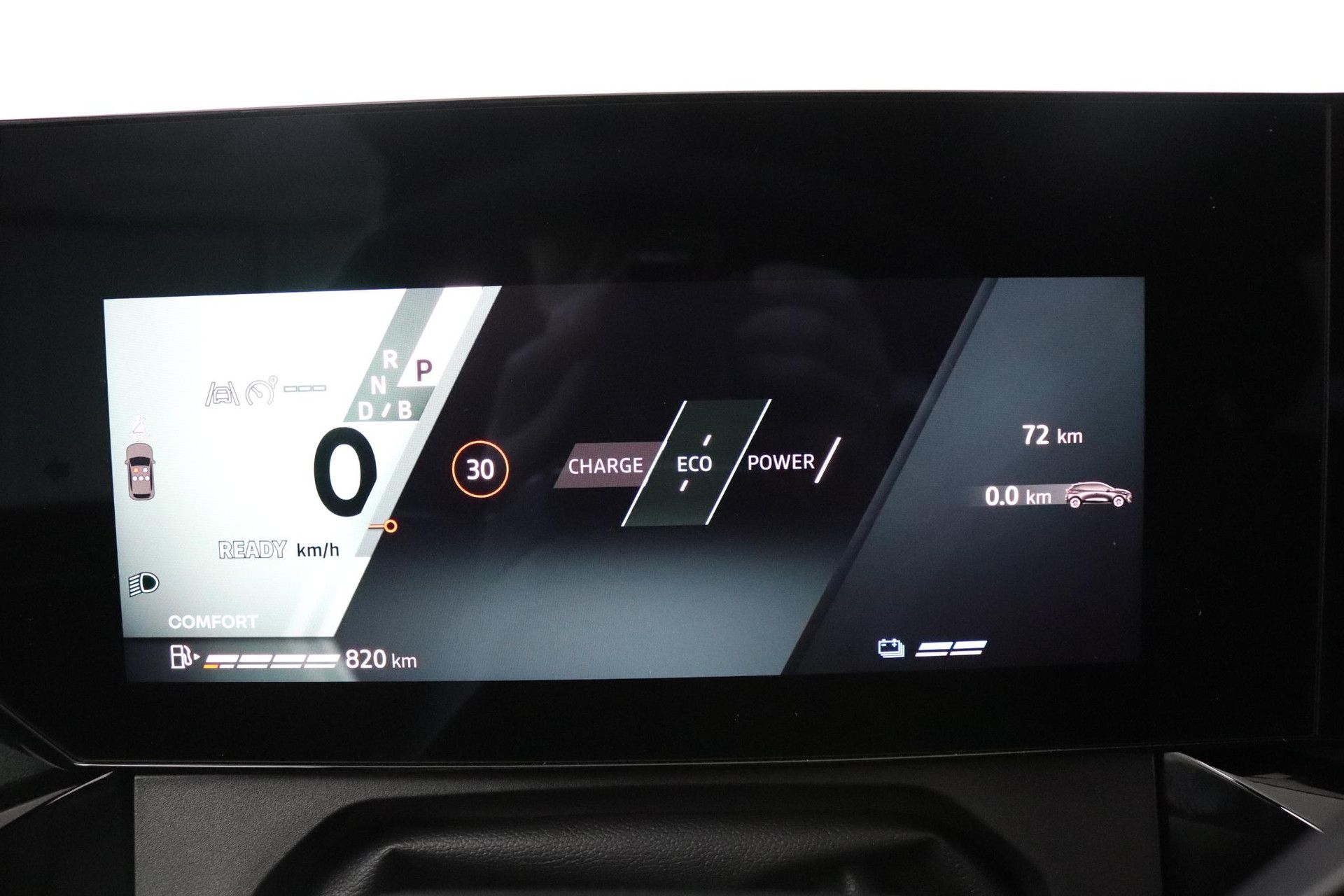 Renault Clio met kenteken KBR-68-X – dashboard