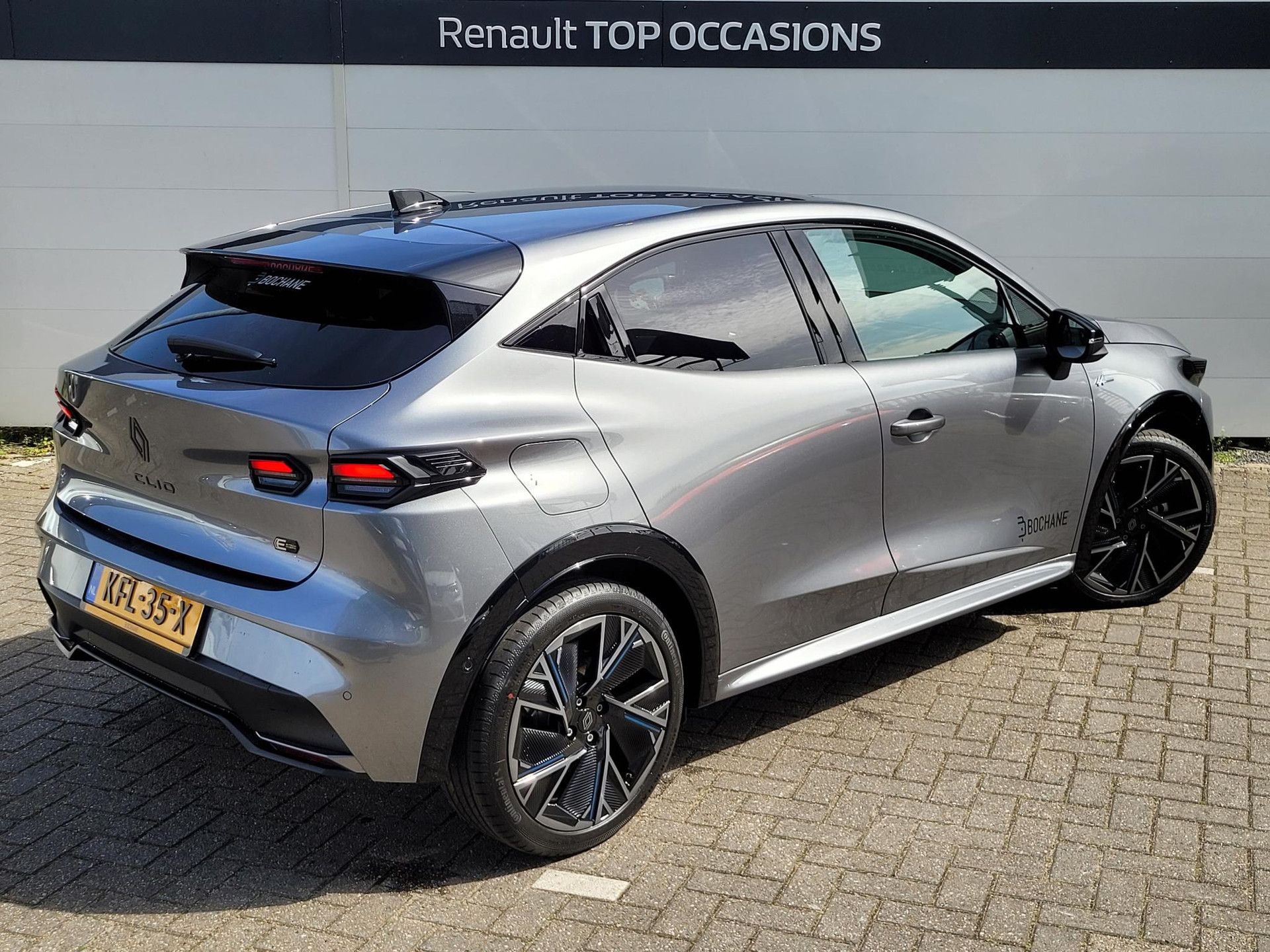 Renault Clio met kenteken KFL-35-X – achteraanzicht