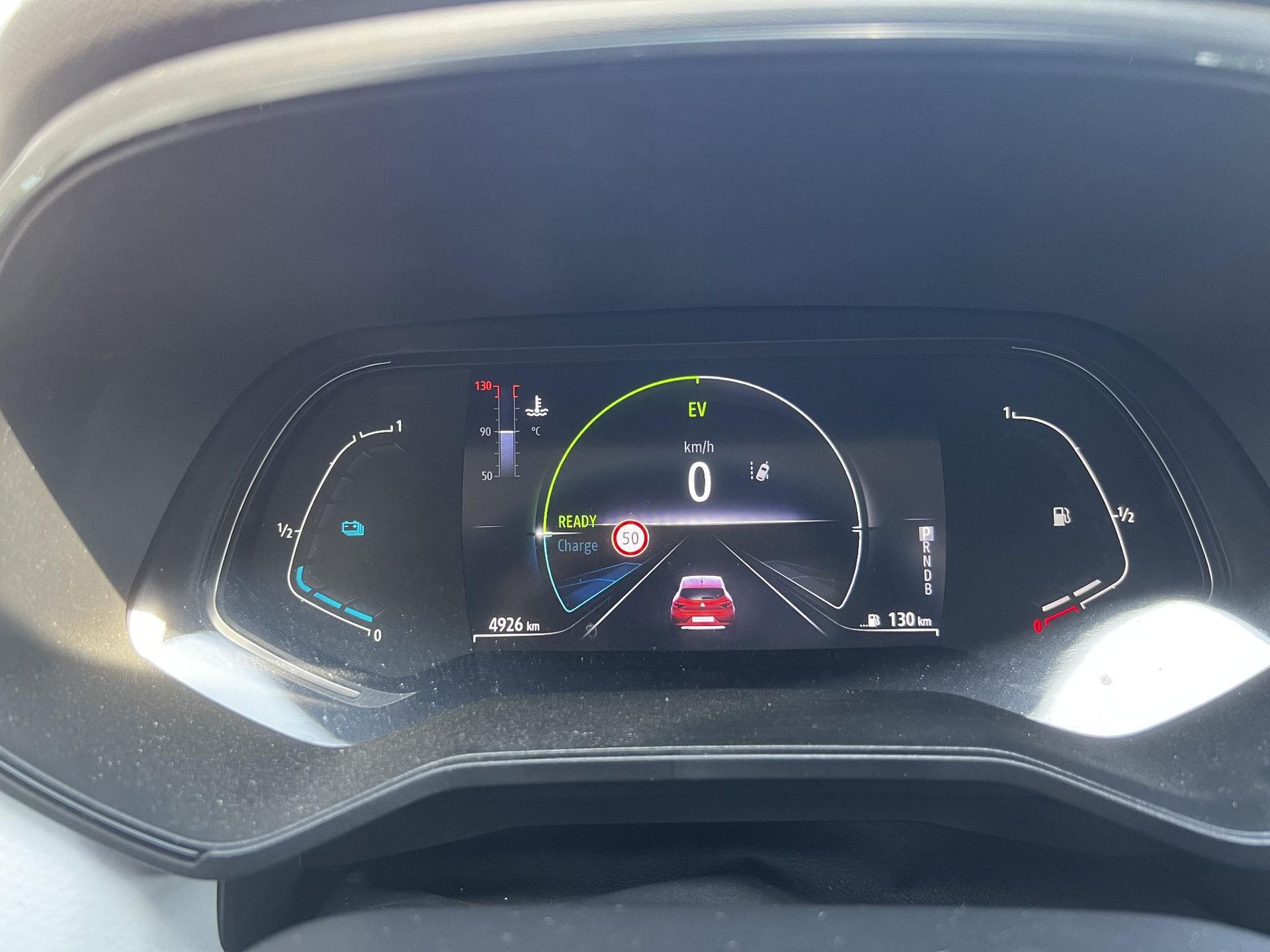 Renault Clio met kenteken KHP-97-R – dashboard