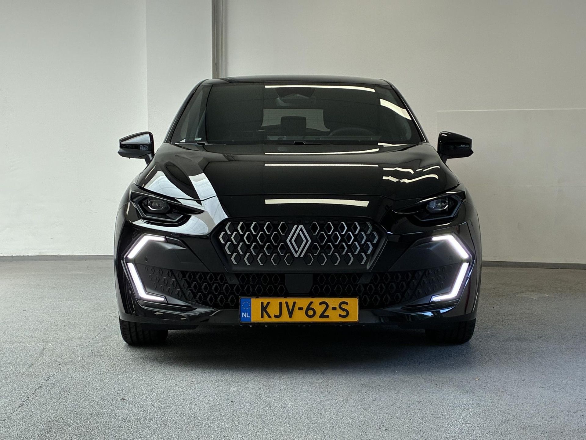 Renault Clio met kenteken KJV-62-S – achteraanzicht
