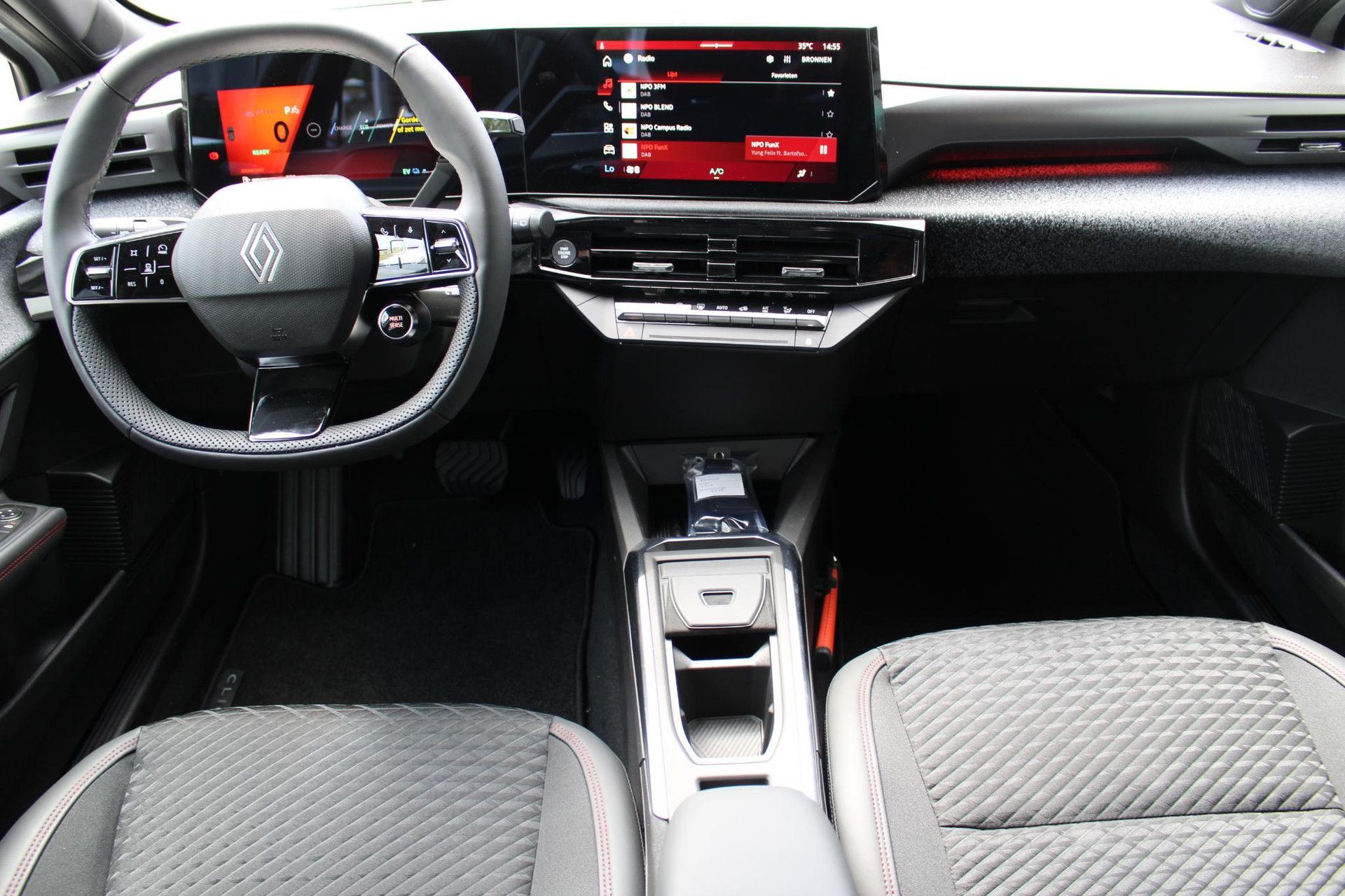 Renault Clio met kenteken KJV-90-S – interieur