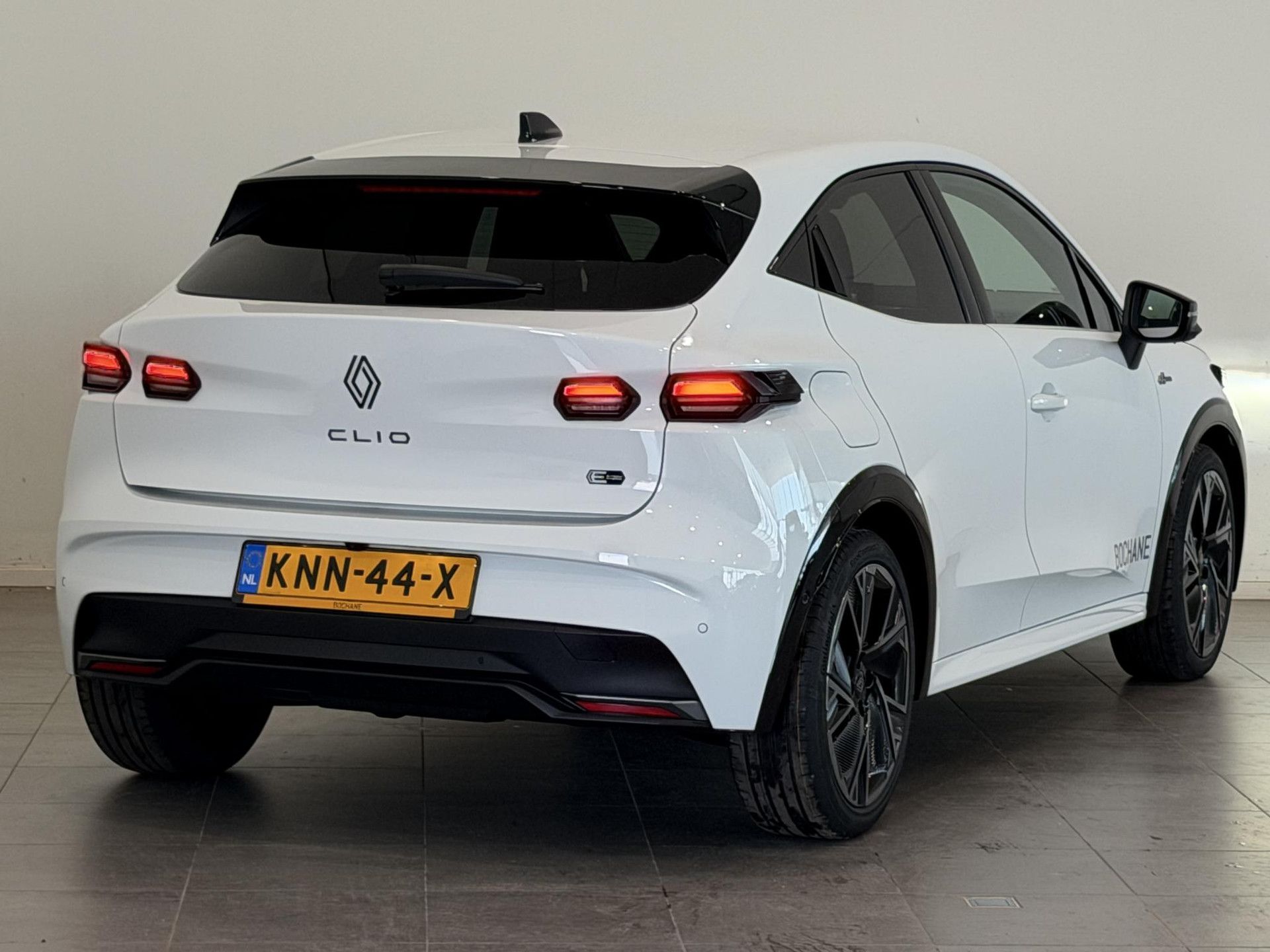 Renault Clio met kenteken KNN-44-X – achteraanzicht
