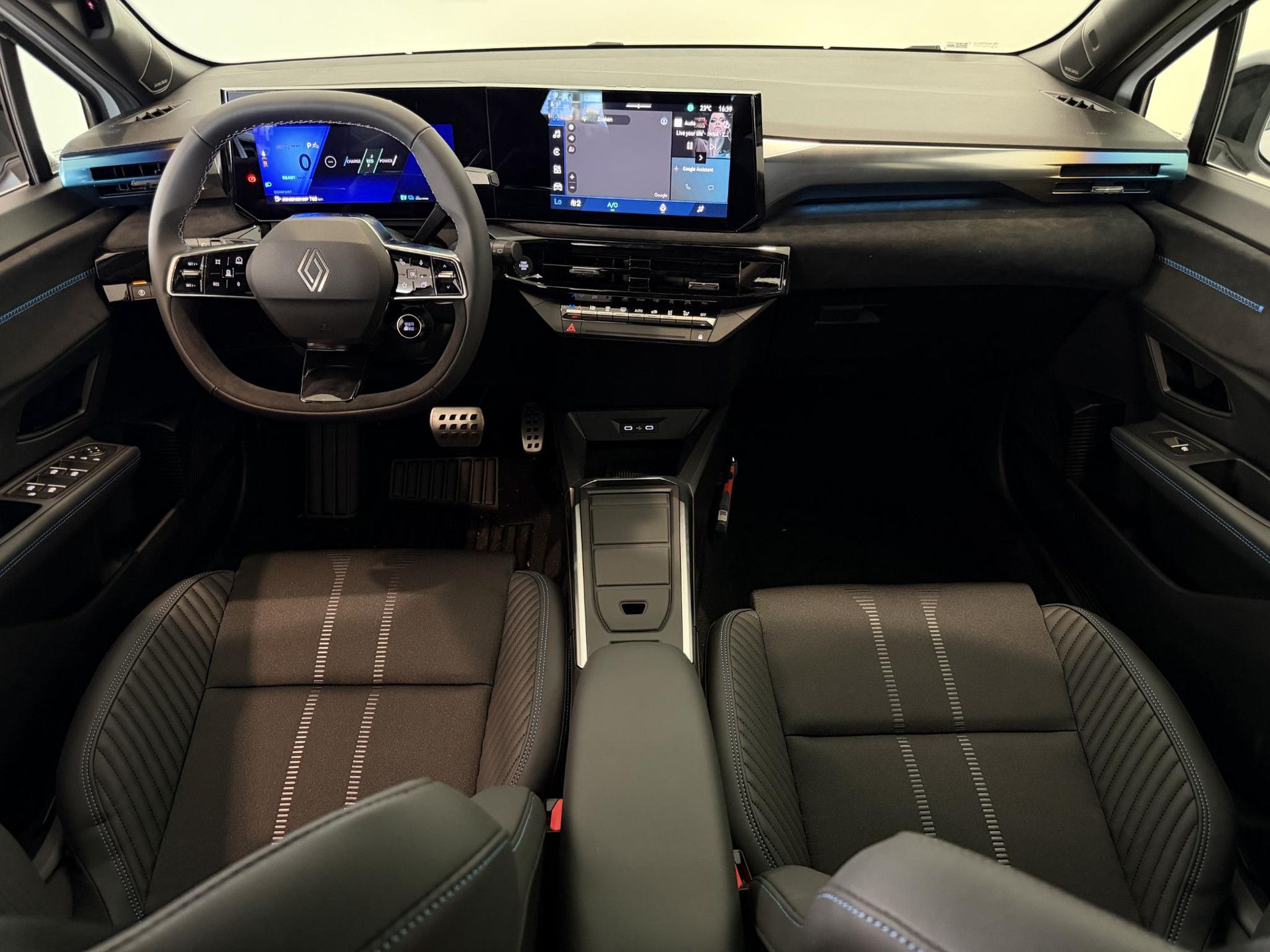 Renault Clio met kenteken KNN-44-X – interieur