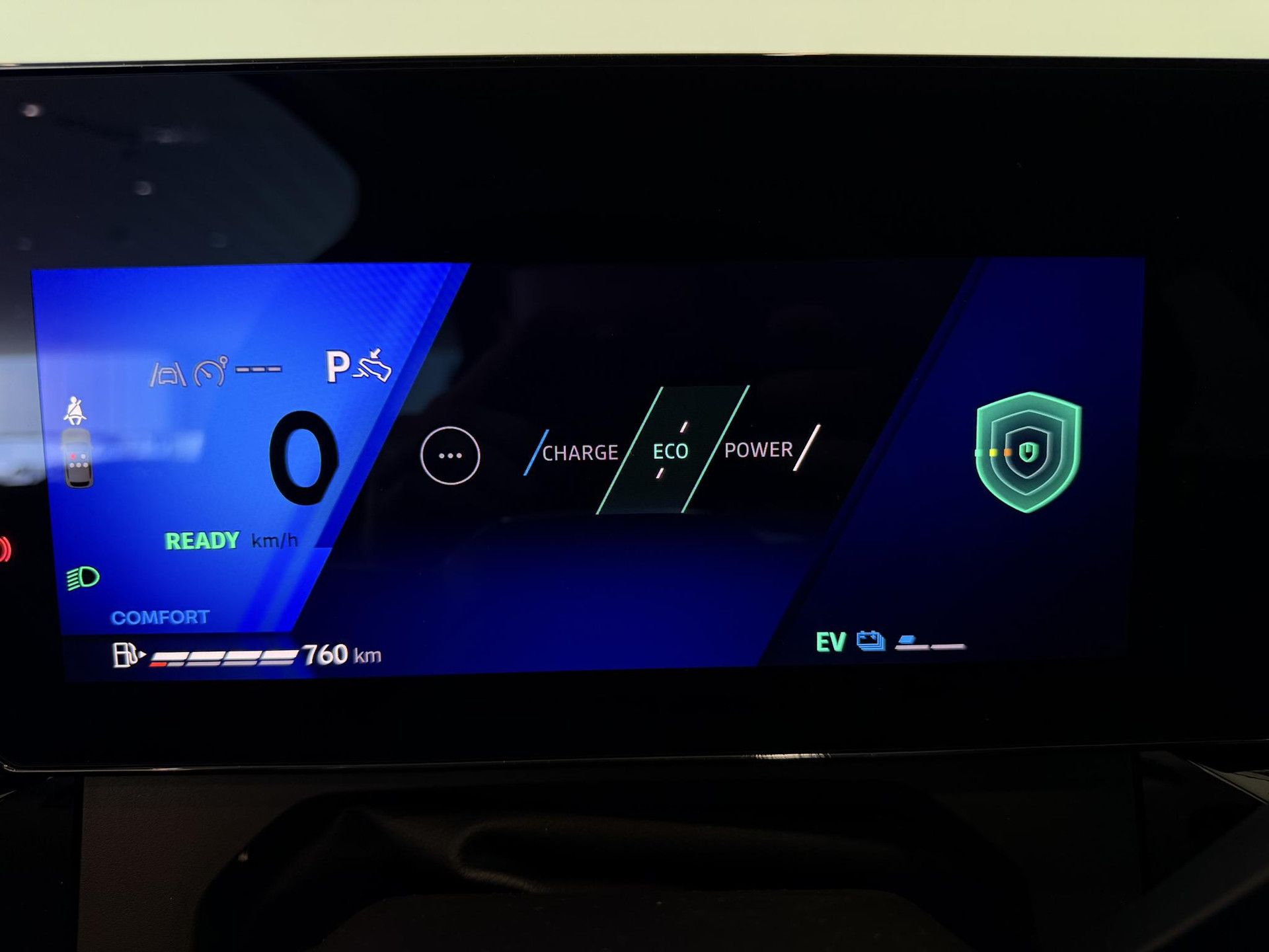 Renault Clio met kenteken KNN-44-X – dashboard