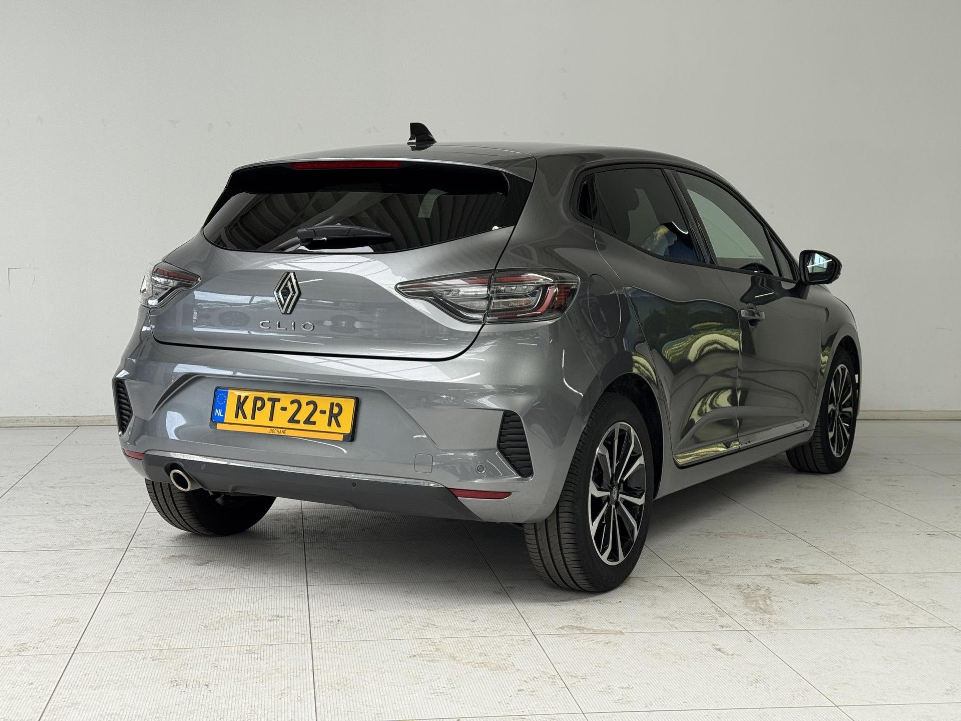 Renault Clio met kenteken KPT-22-R – achteraanzicht