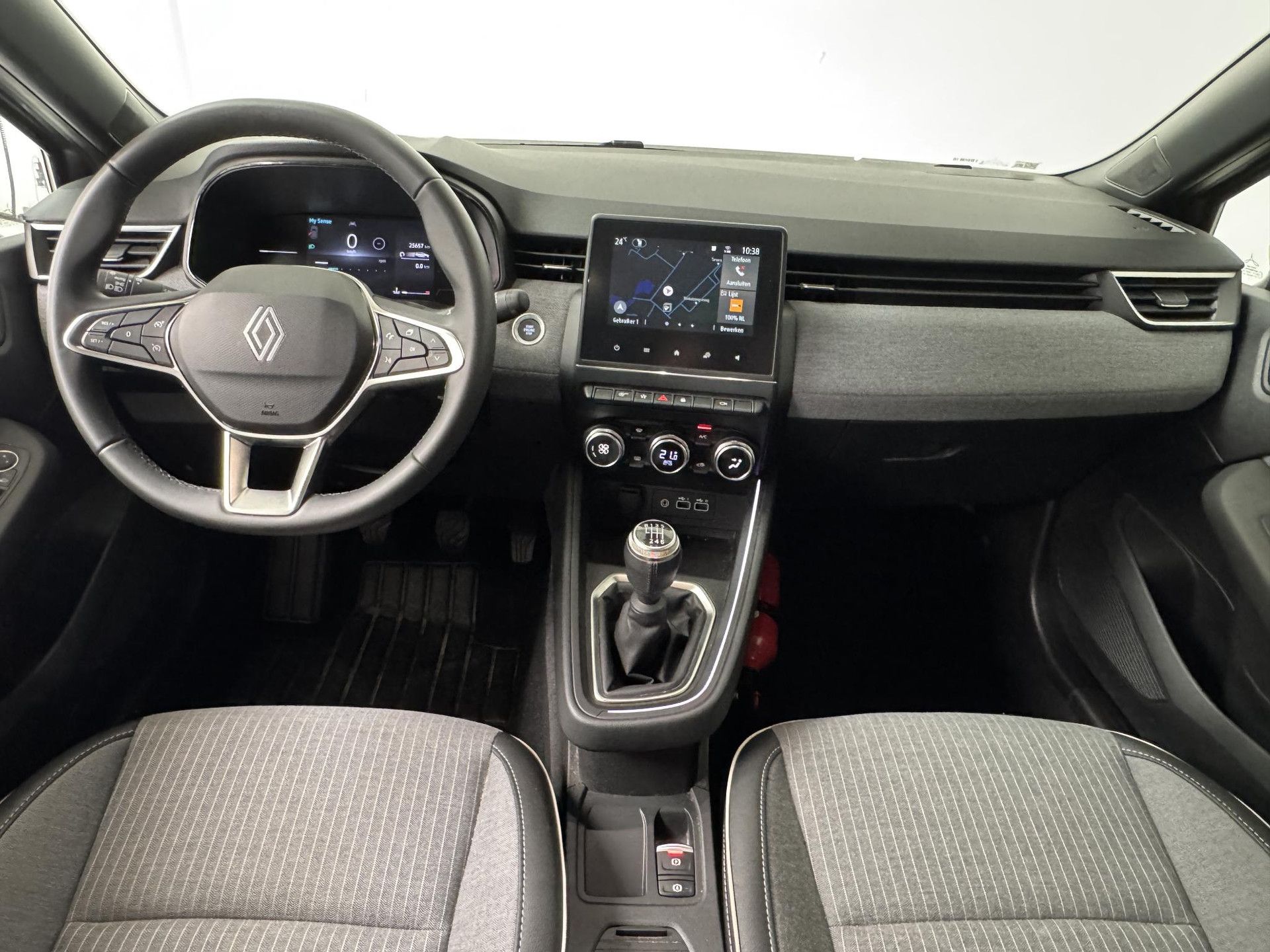 Renault Clio met kenteken KPT-22-R – interieur