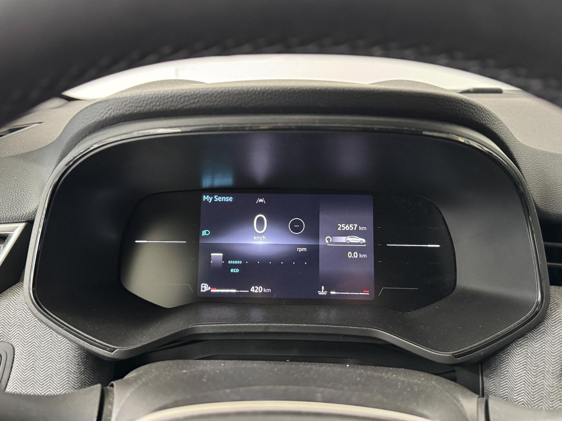 Renault Clio met kenteken KPT-22-R – dashboard