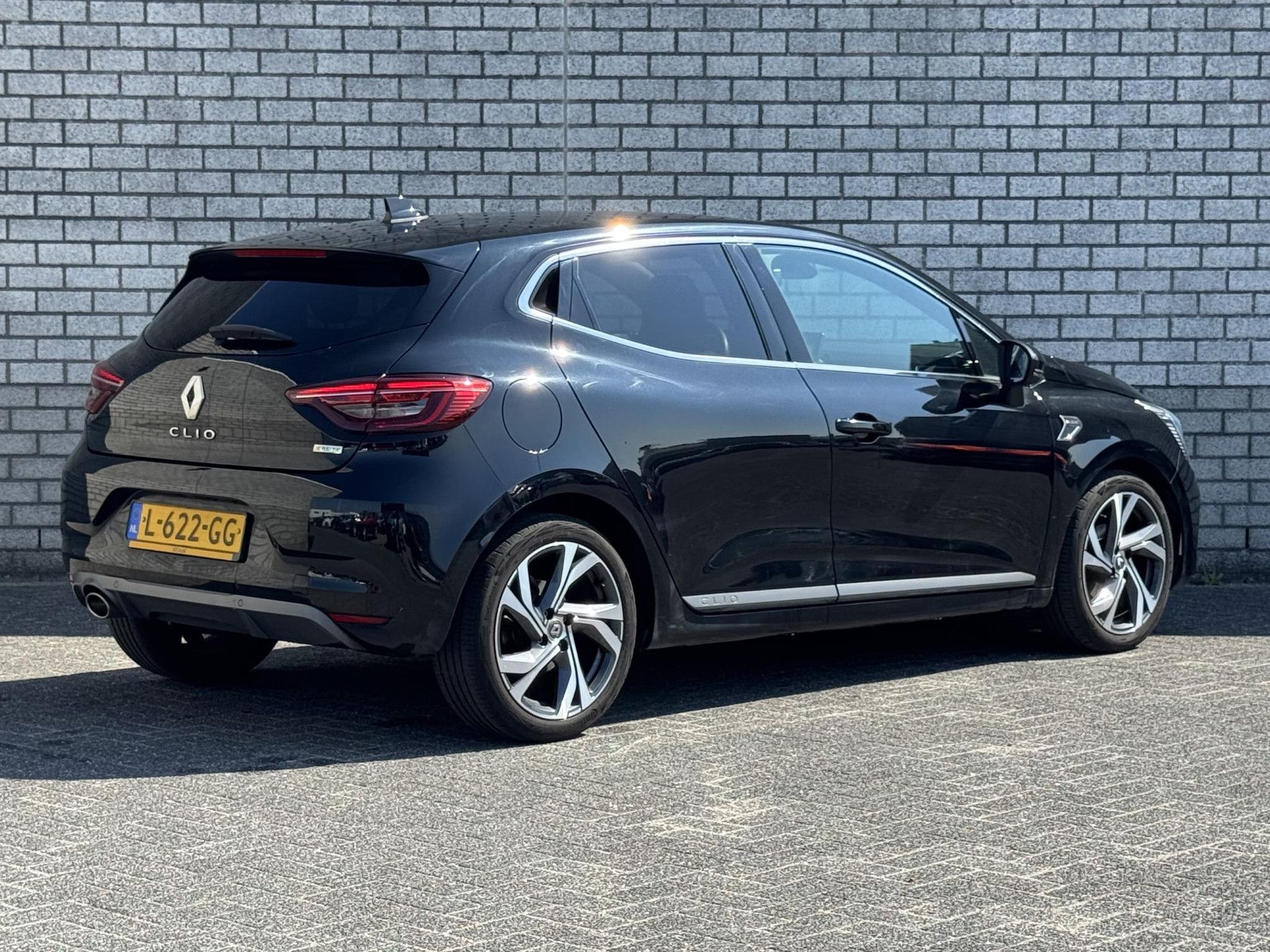 Renault Clio met kenteken L-622-GG – achteraanzicht