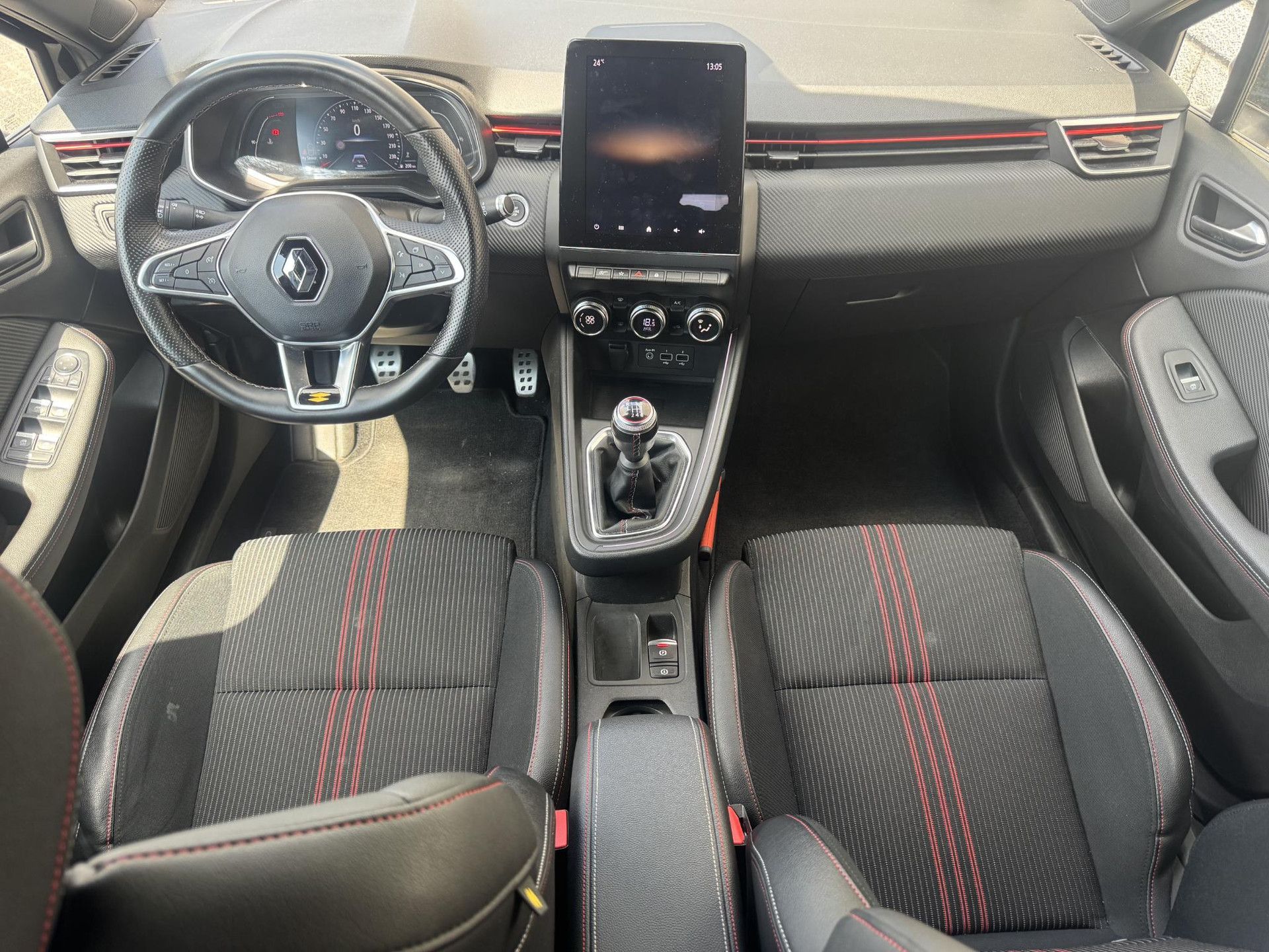 Renault Clio met kenteken L-622-GG – interieur