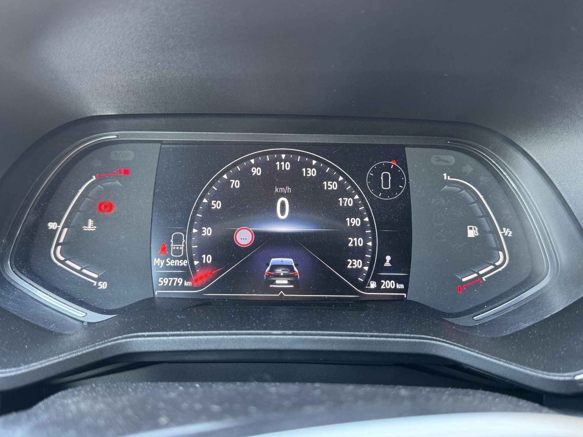 Renault Clio met kenteken L-622-GG – dashboard