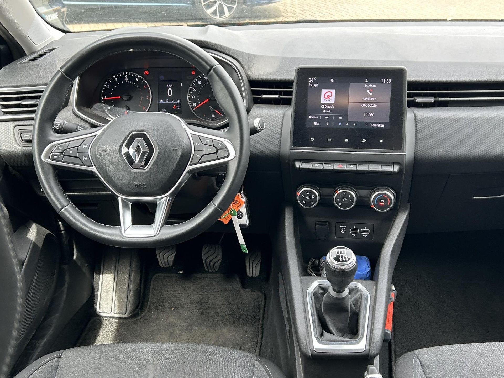 Renault Clio met kenteken L-628-GS – interieur