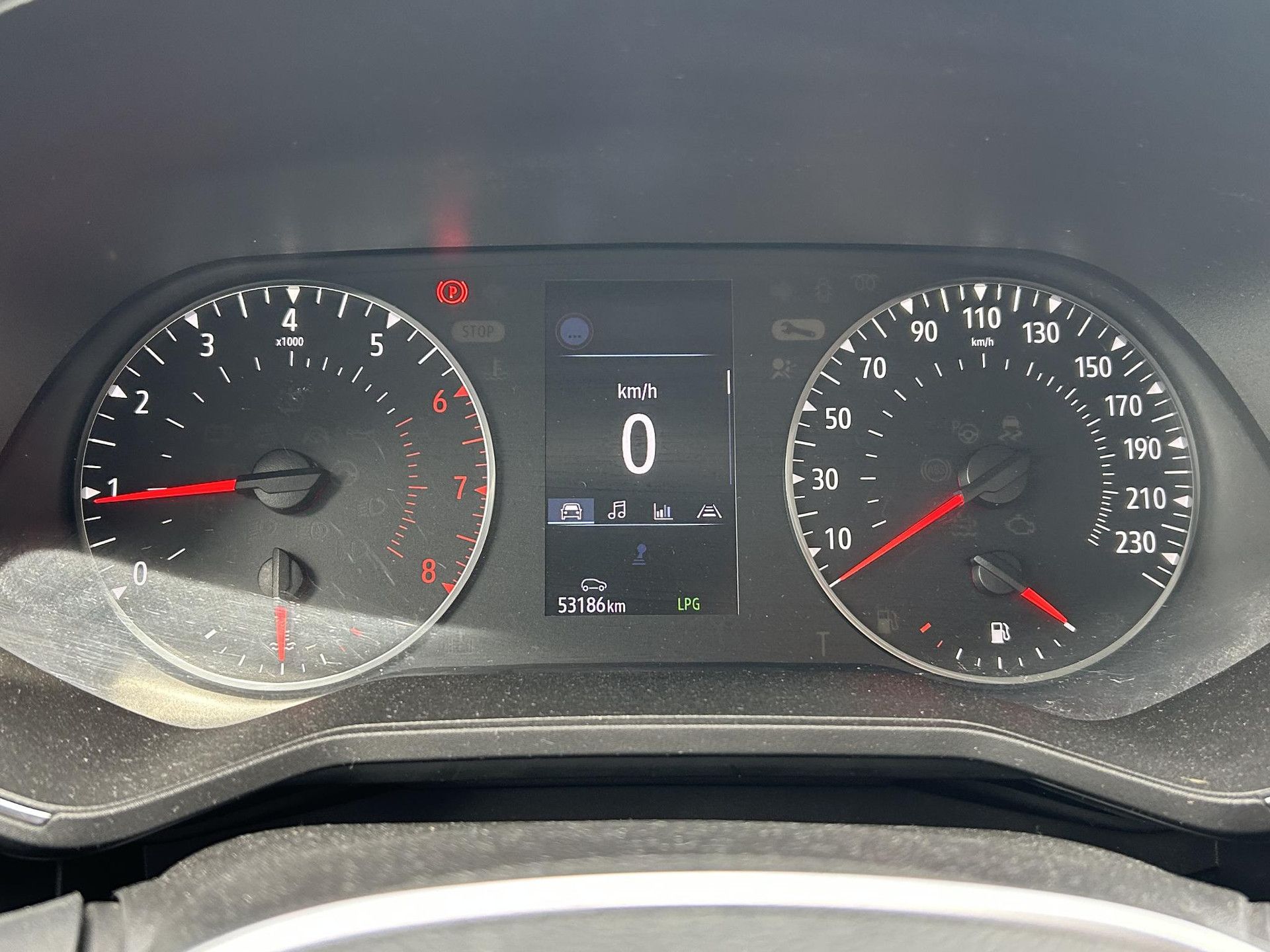 Renault Clio met kenteken L-628-GS – dashboard