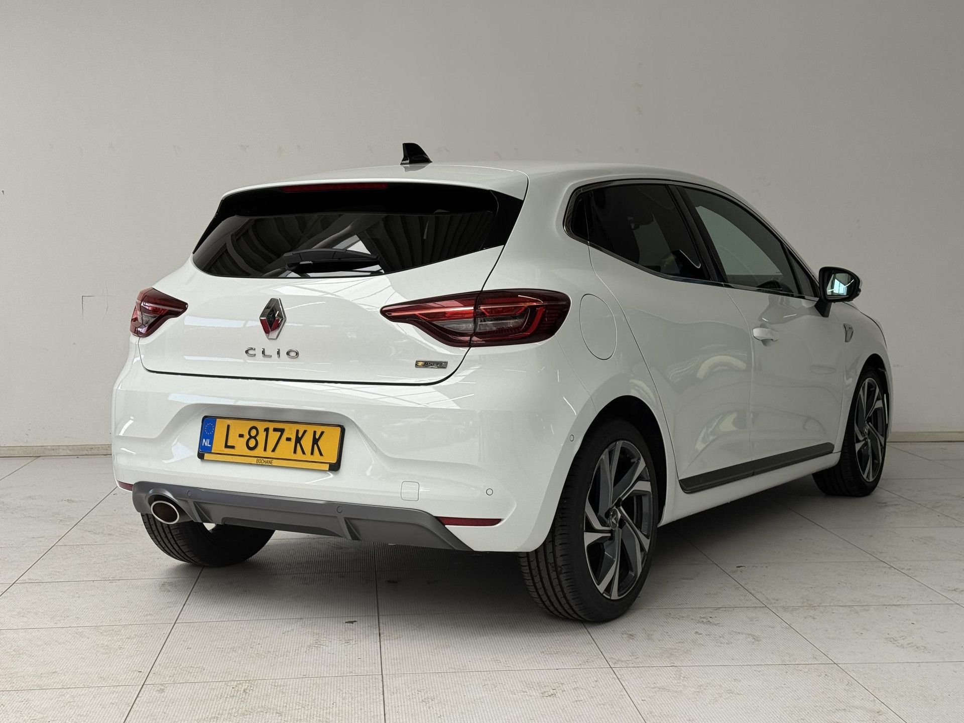 Renault Clio met kenteken L-817-KK – achteraanzicht