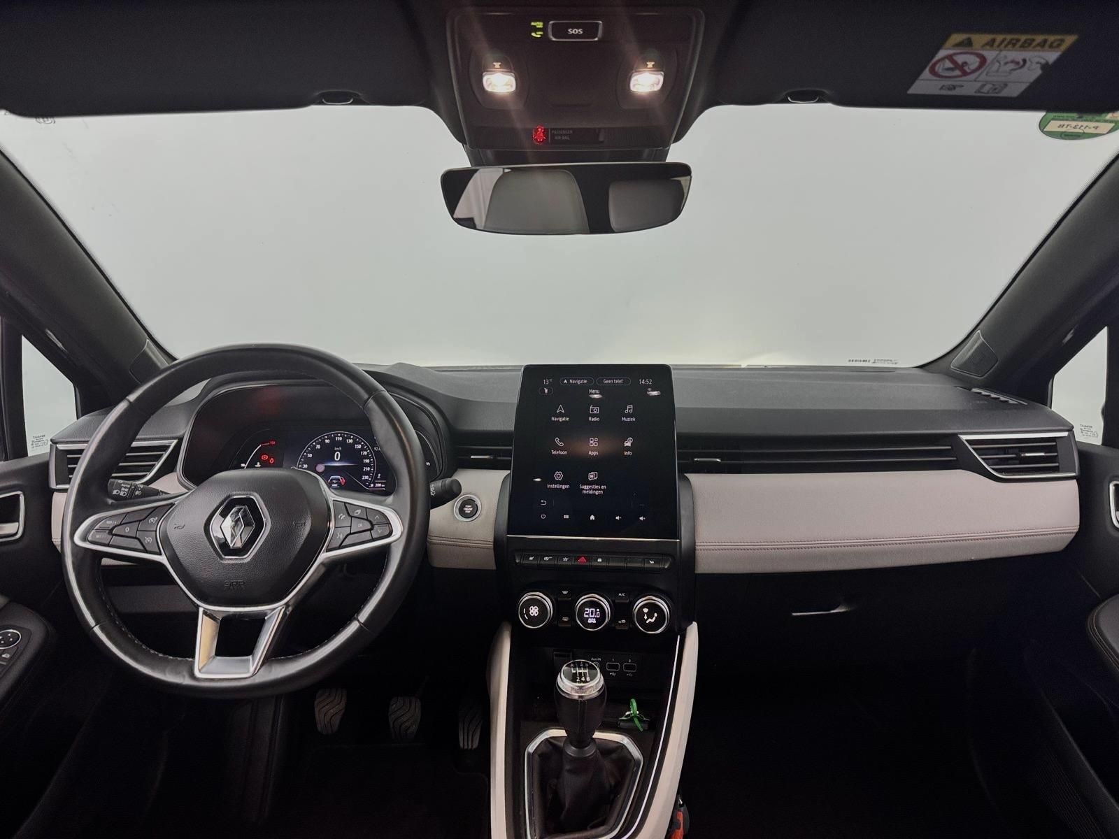 Renault Clio met kenteken P-113-TB – interieur