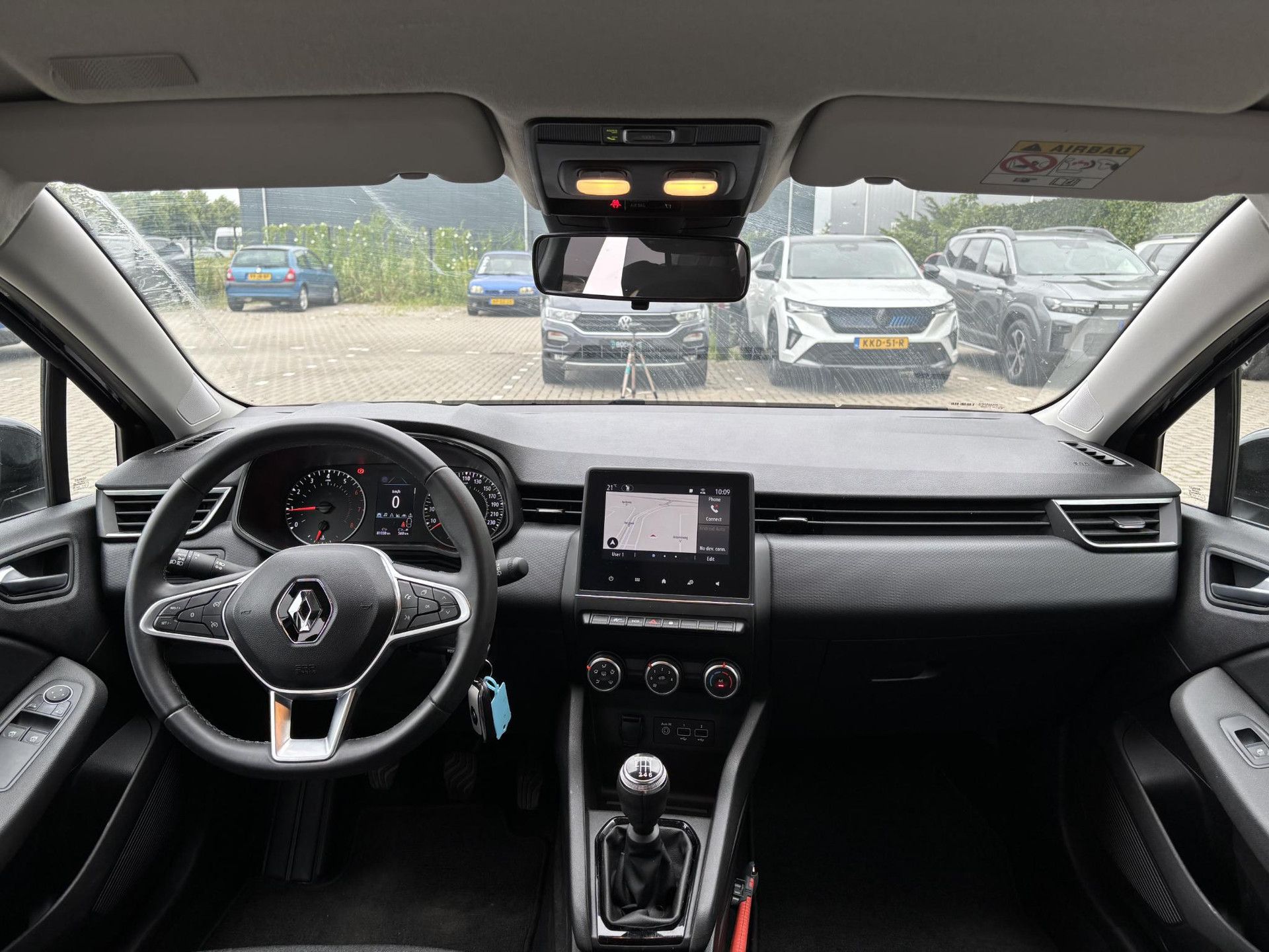 Renault Clio met kenteken P-141-TB – interieur