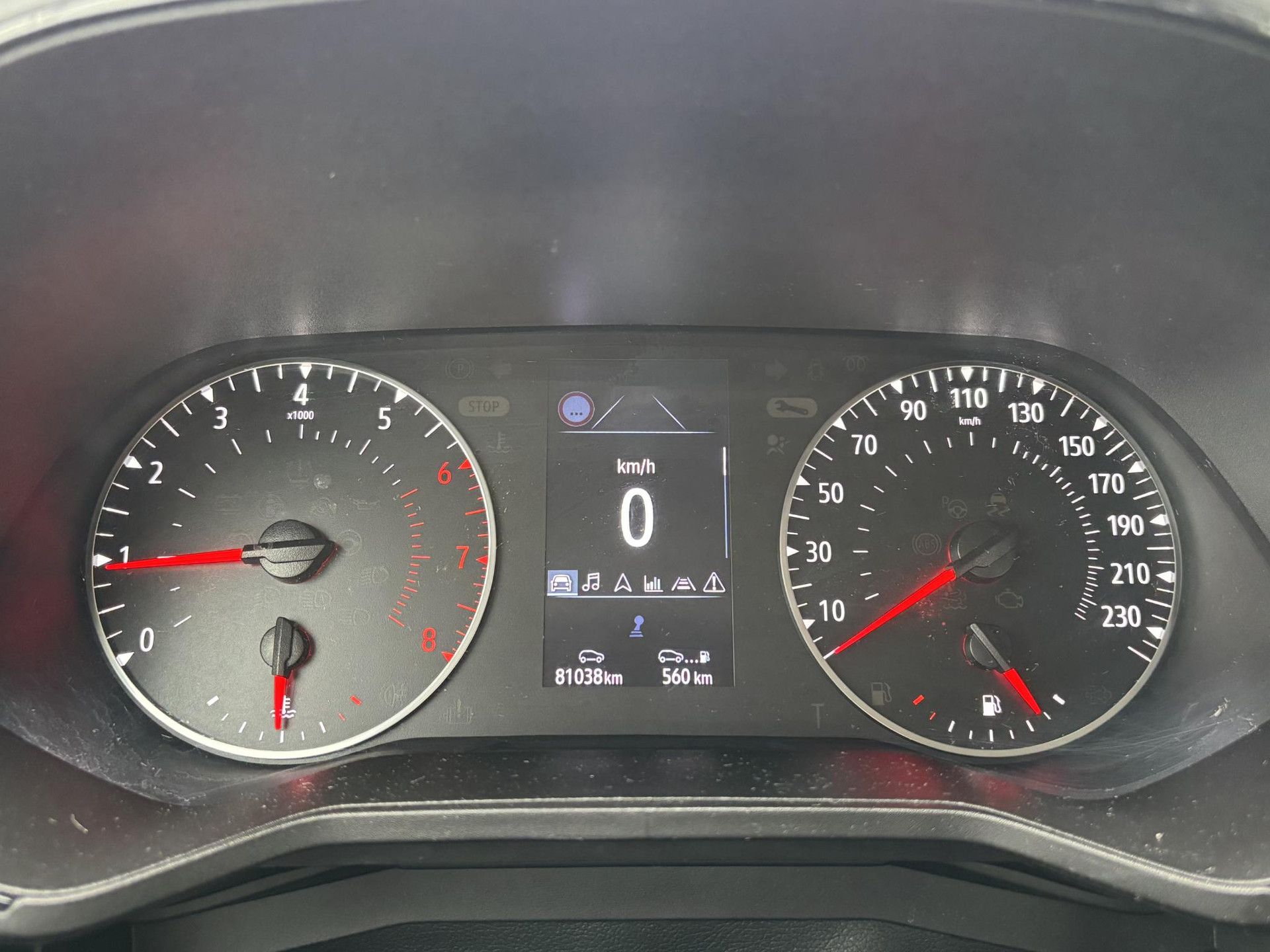 Renault Clio met kenteken P-141-TB – dashboard
