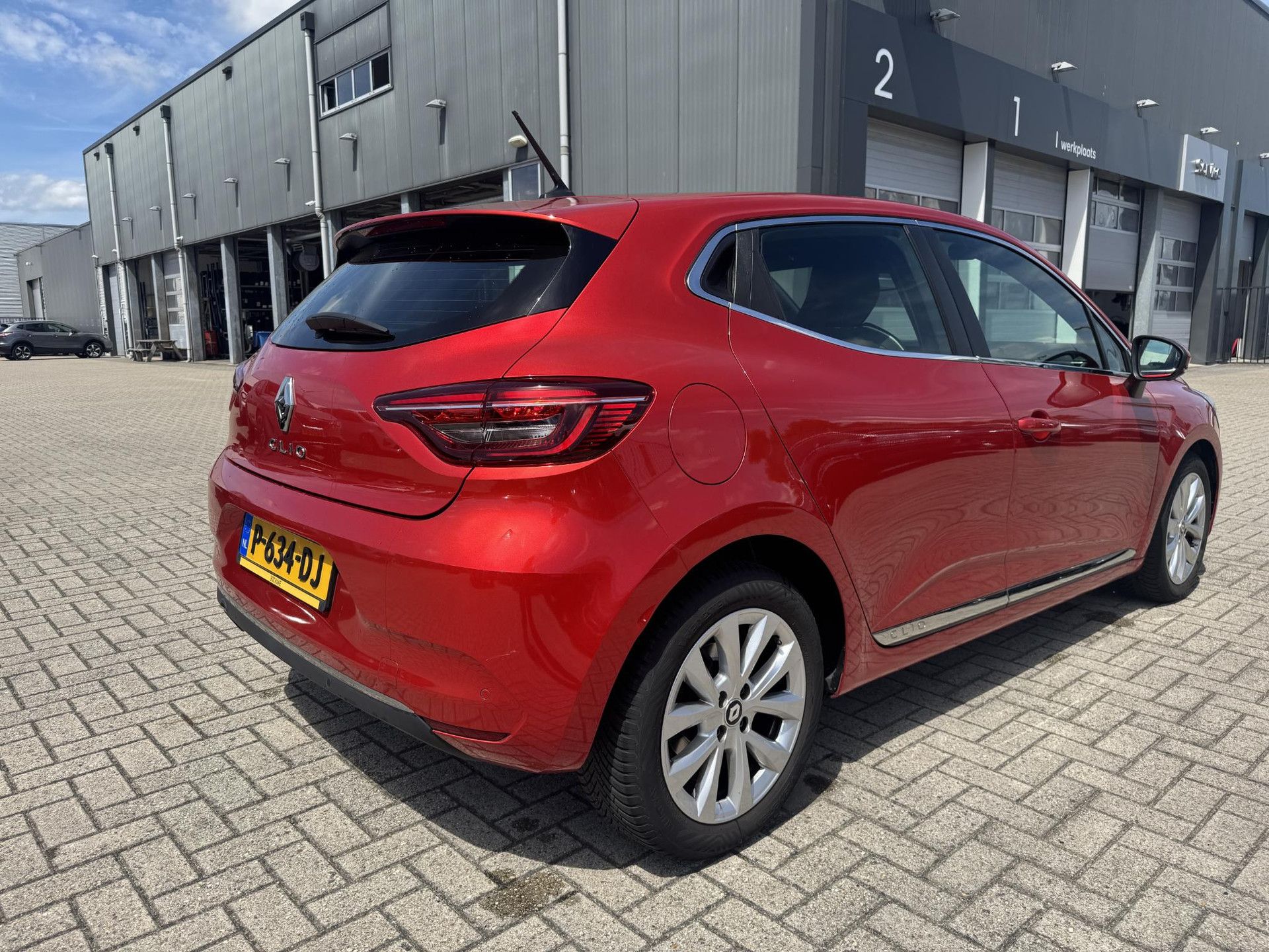 Renault Clio met kenteken P-634-DJ – achteraanzicht