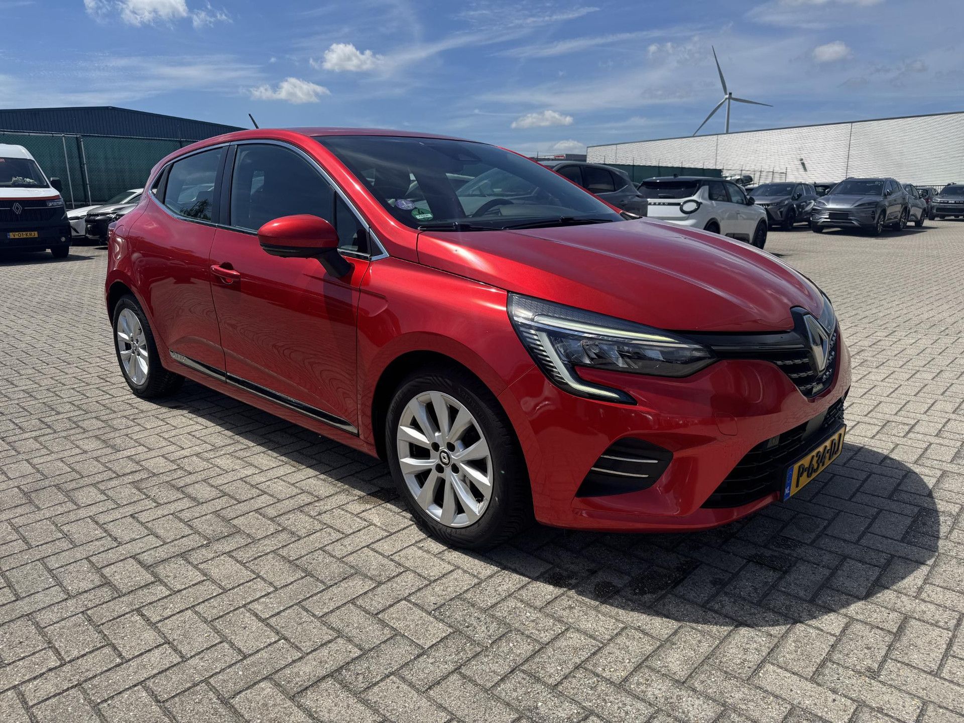 Renault Clio met kenteken P-634-DJ – detailfoto