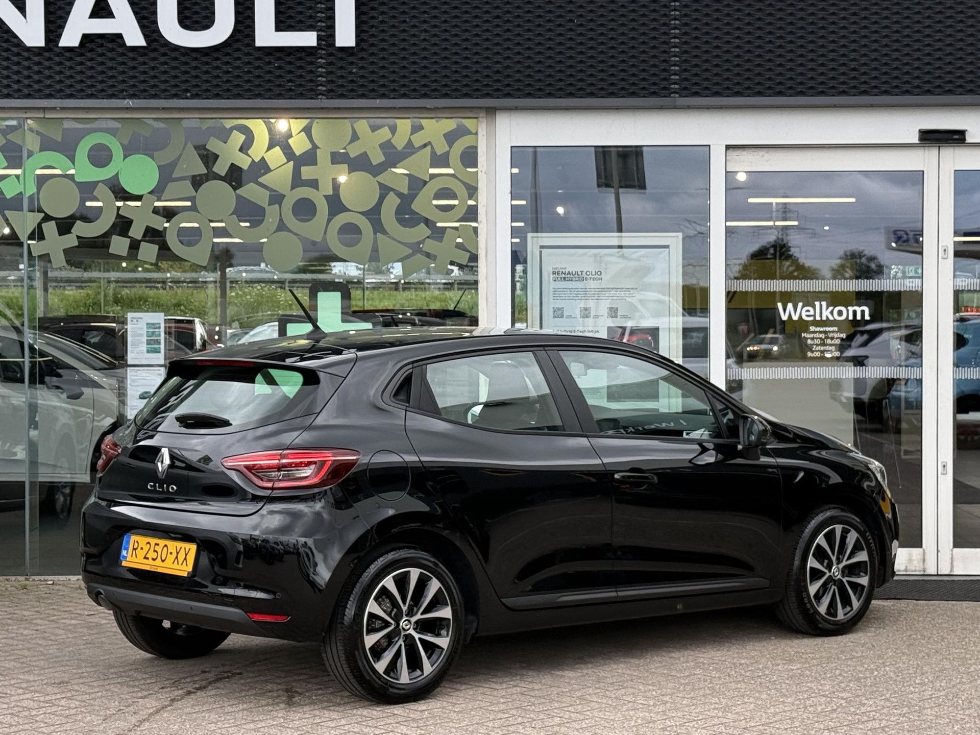 Renault Clio met kenteken R-250-XX – achteraanzicht