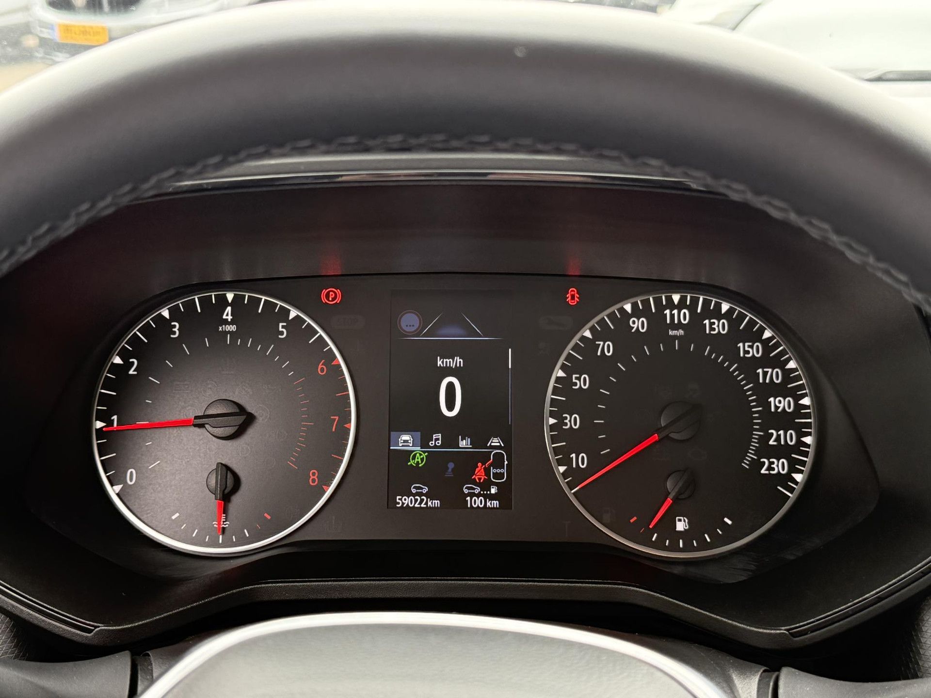 Renault Clio met kenteken R-250-XX – dashboard