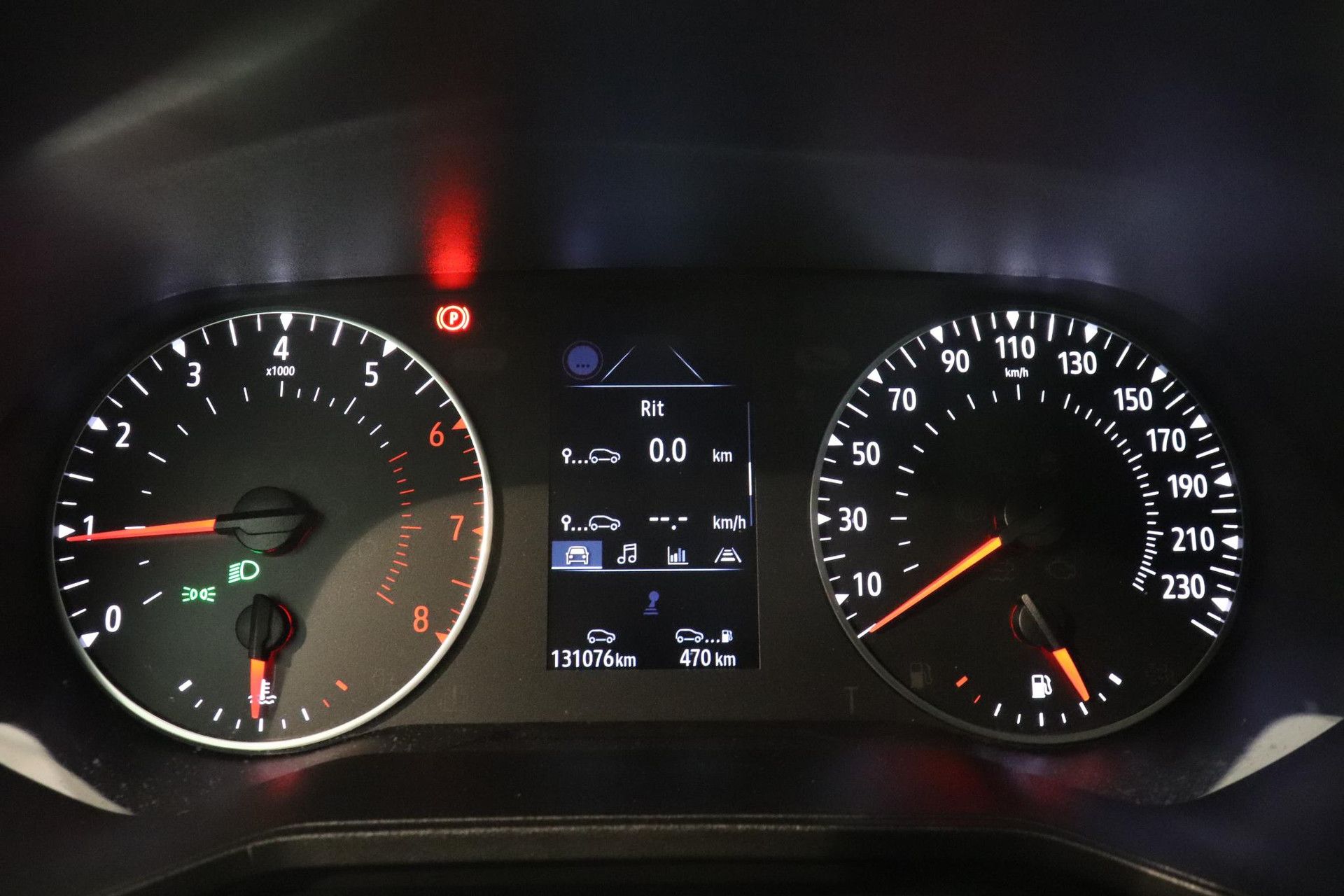 Renault Clio met kenteken R-581-LX – dashboard