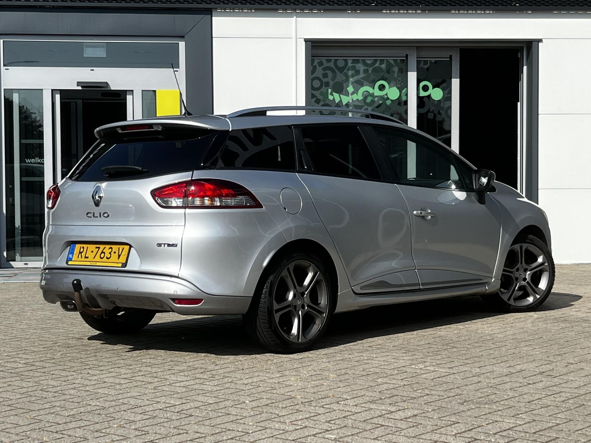 Renault Clio met kenteken RL-763-V – achteraanzicht