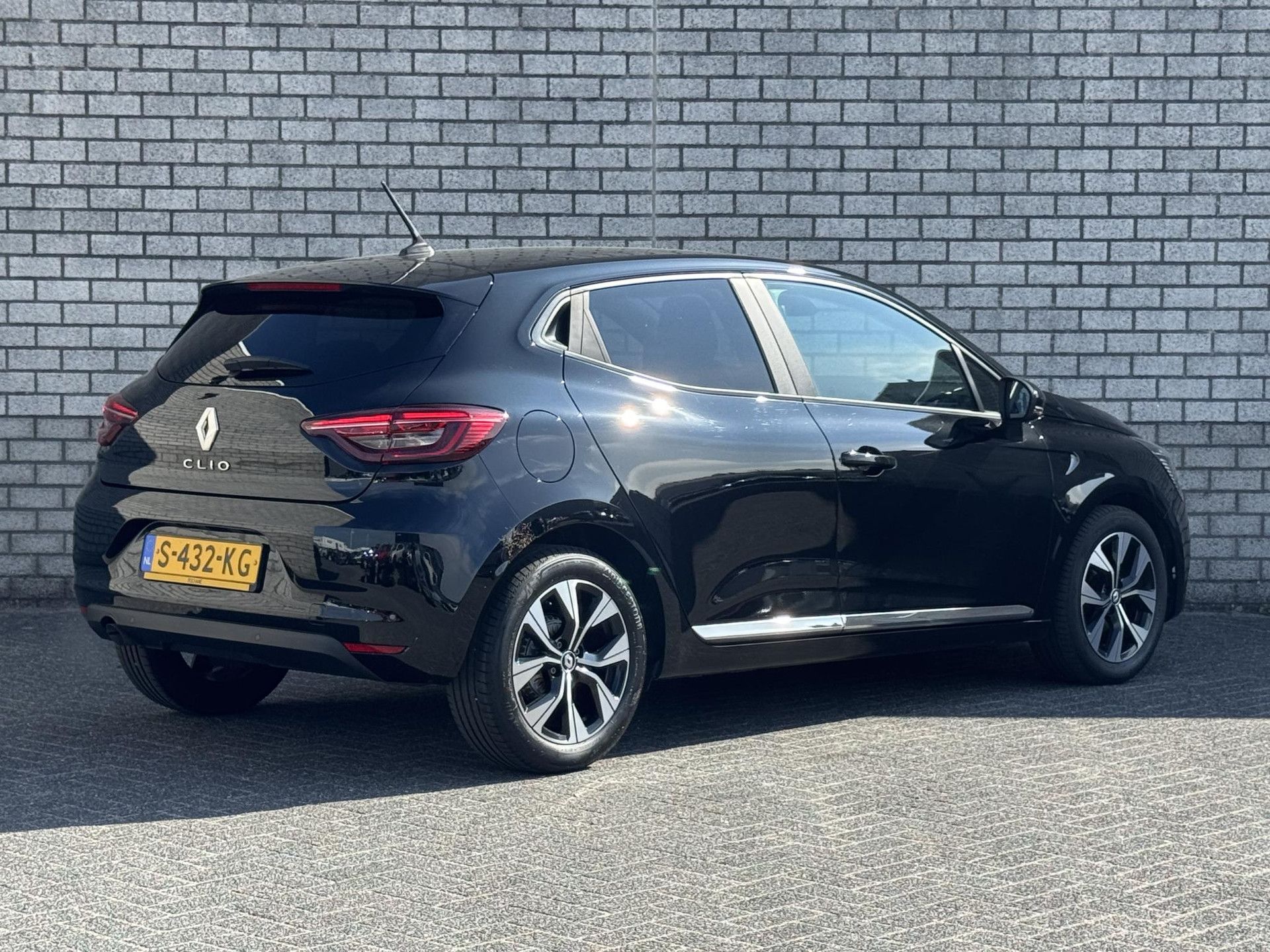 Renault Clio met kenteken S-432-KG – achteraanzicht