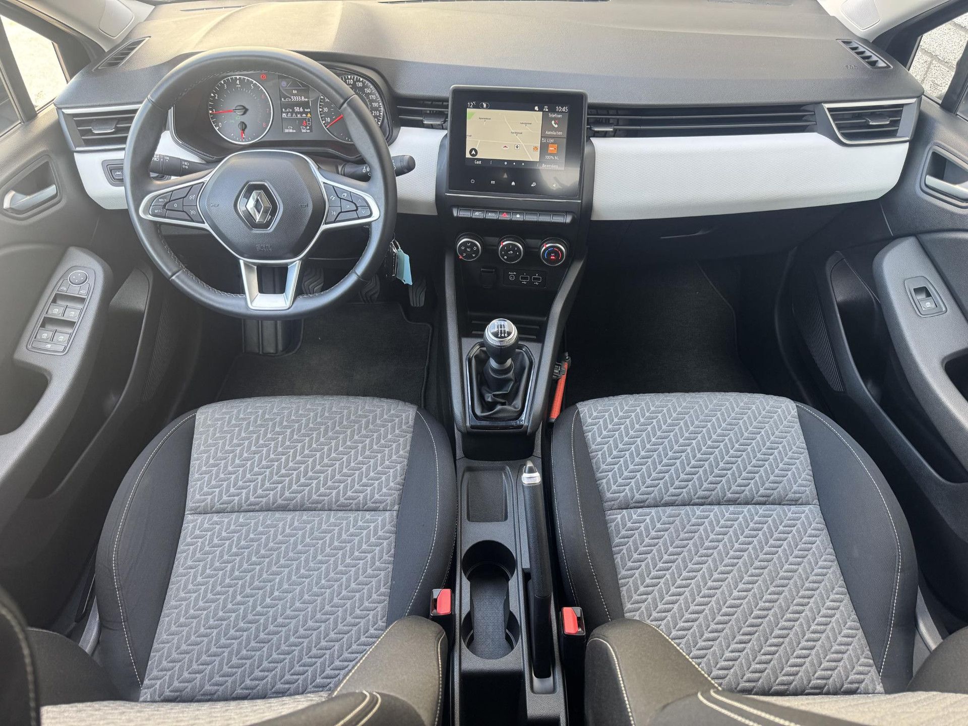 Renault Clio met kenteken S-432-KG – interieur