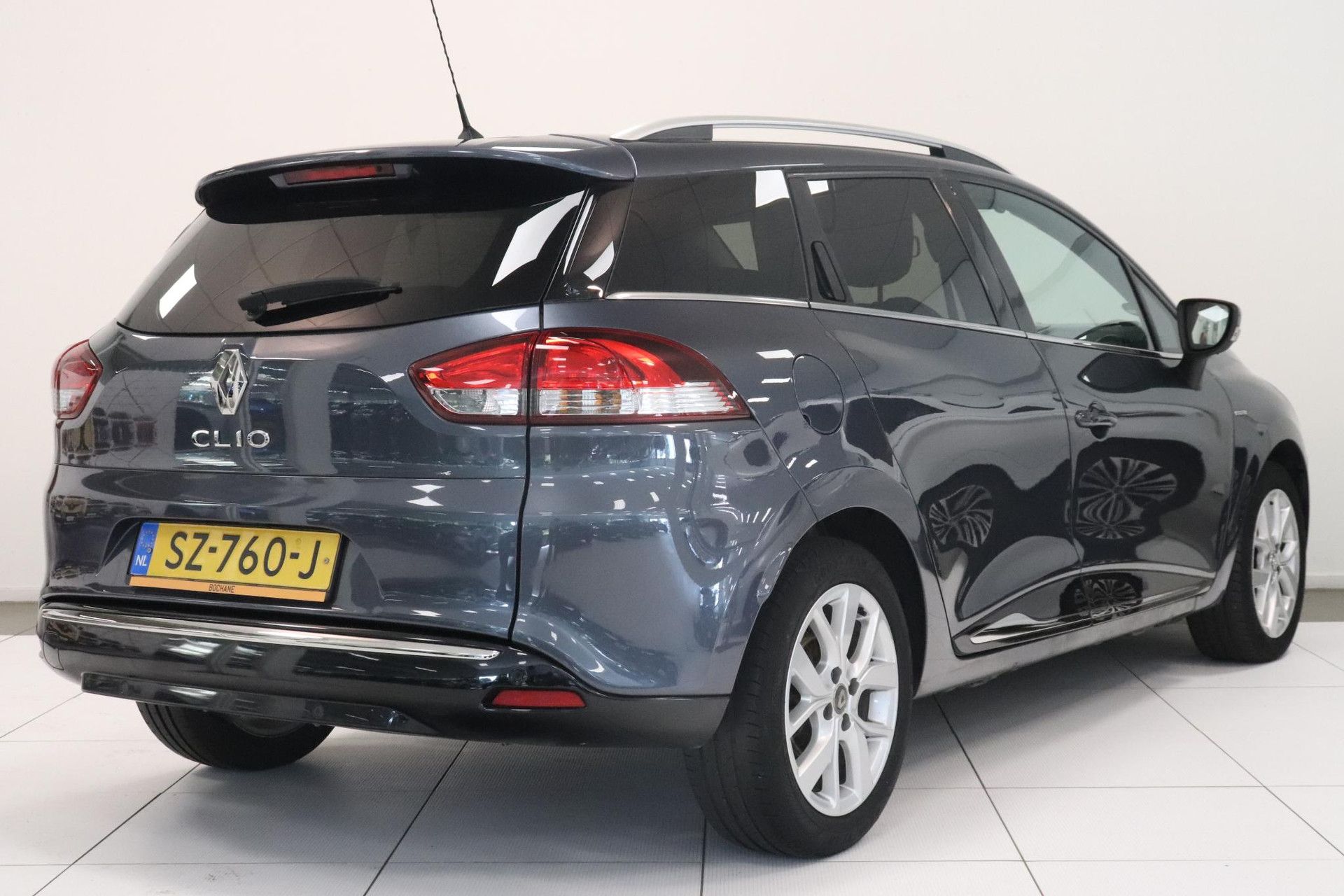 Renault Clio met kenteken SZ-760-J – achteraanzicht