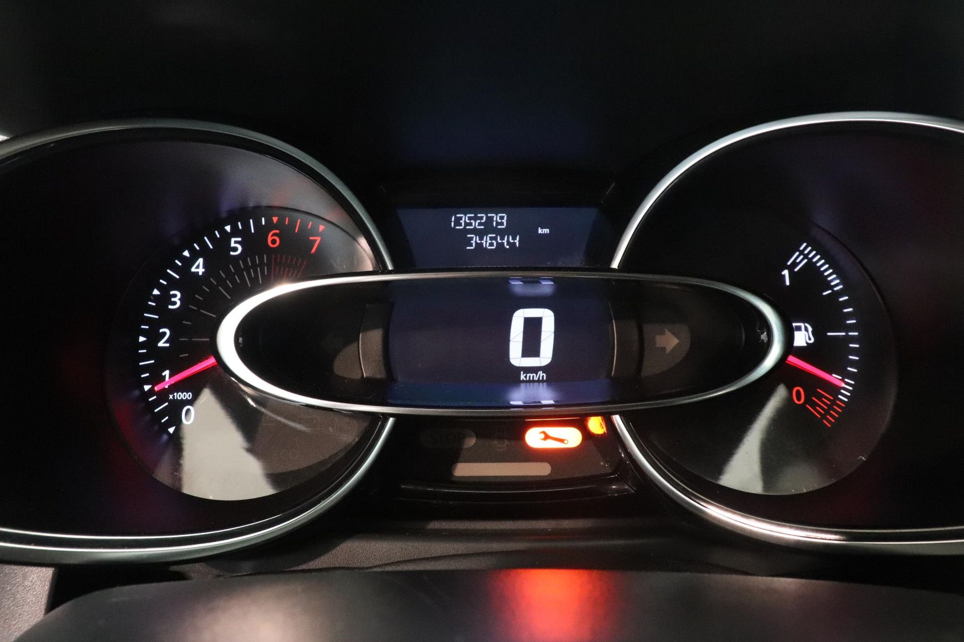Renault Clio met kenteken SZ-760-J – dashboard