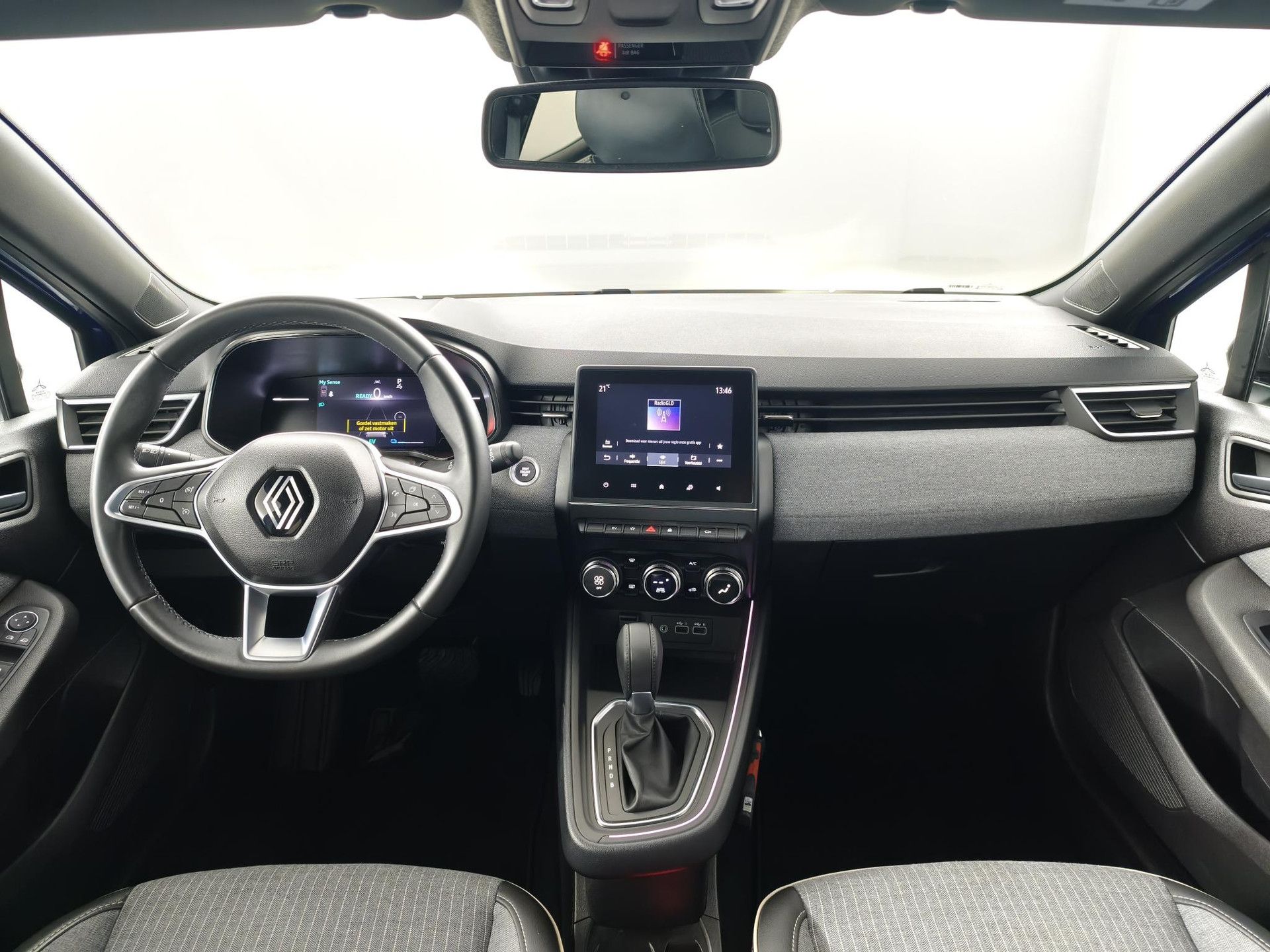 Renault Clio met kenteken X-186-JJ – interieur