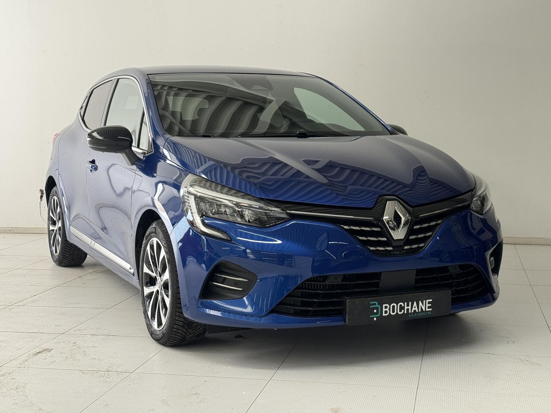 Renault Clio met kenteken X-454-BJ – detailfoto