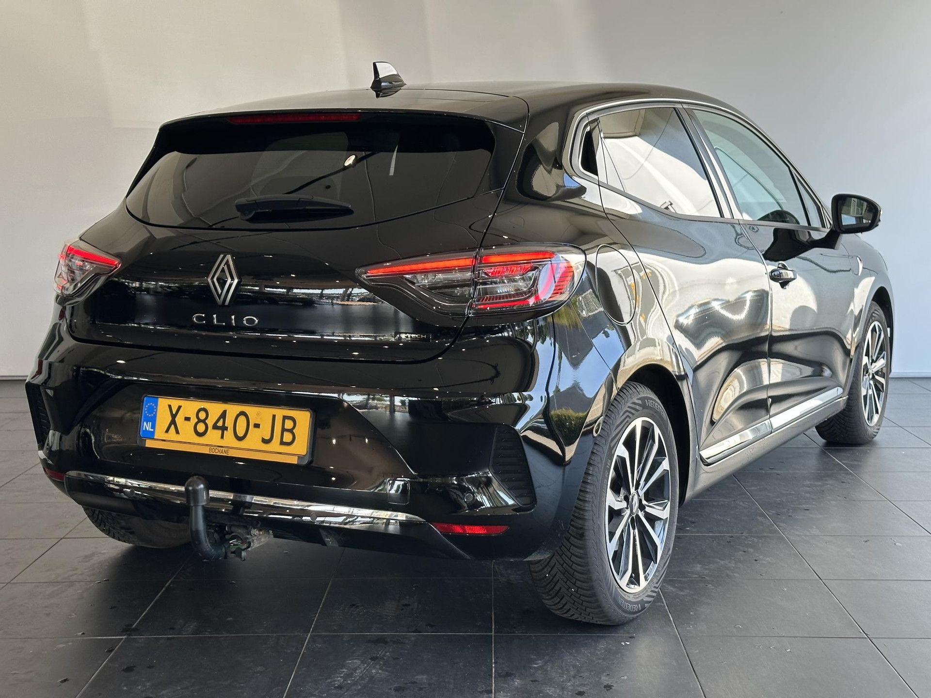 Renault Clio met kenteken X-840-JB – achteraanzicht
